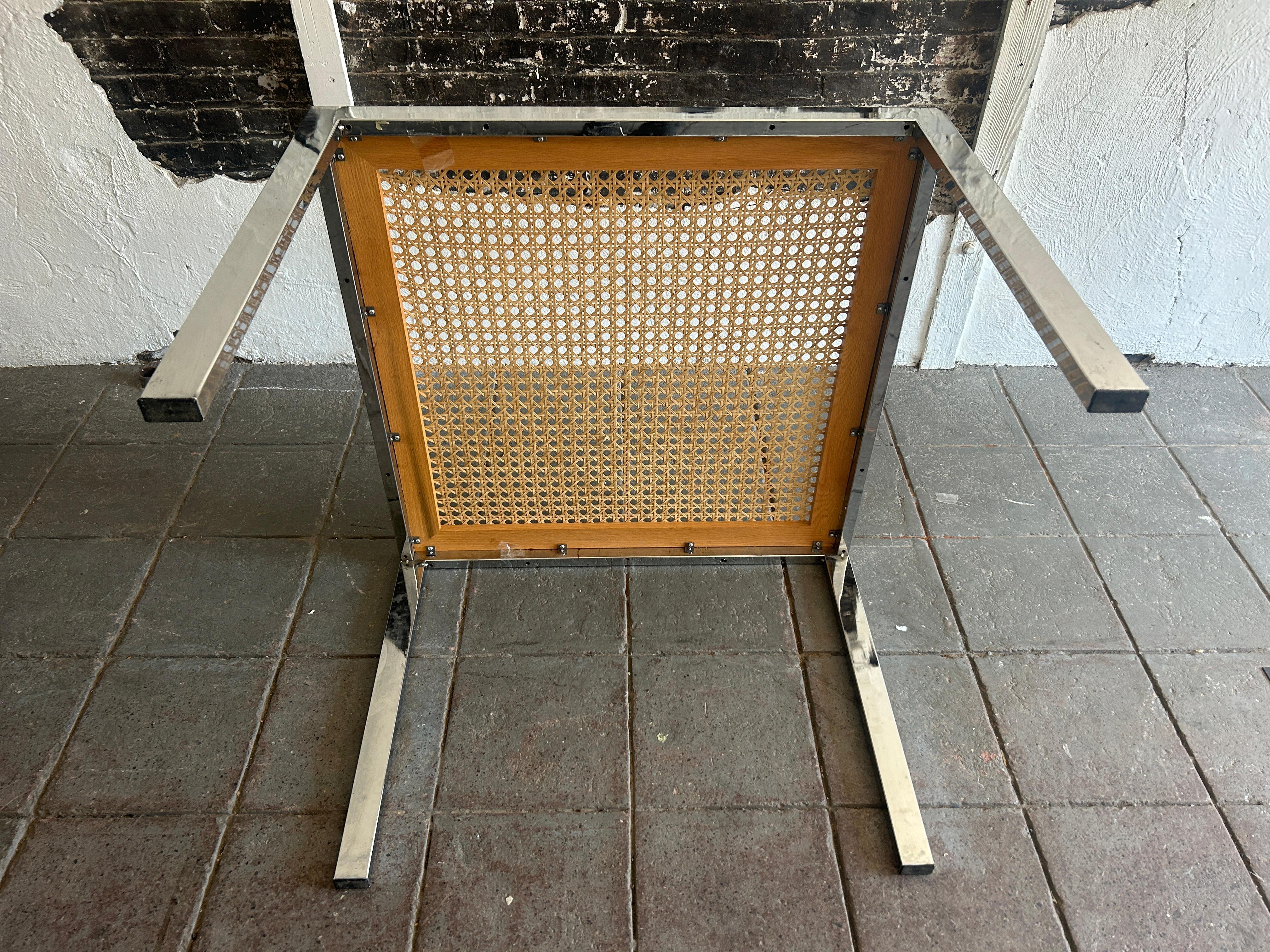 Mesa de comedor de cristal cromado postmoderna de mediados de siglo de DIA Metalistería en venta
