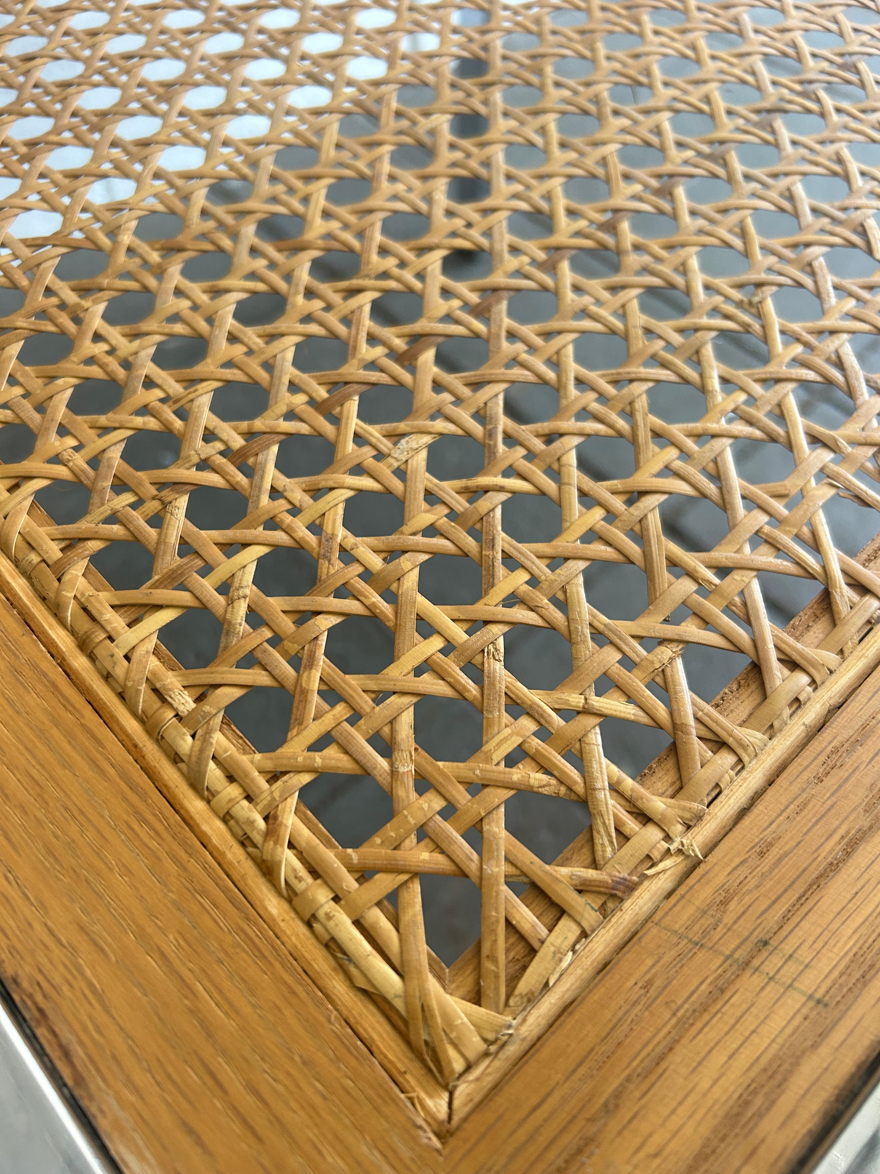 Mesa de comedor de cristal cromado postmoderna de mediados de siglo de DIA finales del siglo XX en venta