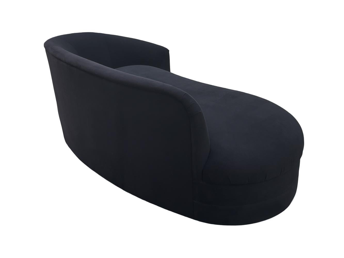 Mid Century Post Modern Curved Chaise Lounge or Loveseat in Black Velvet In Good Condition For Sale In Philadelphia, PA