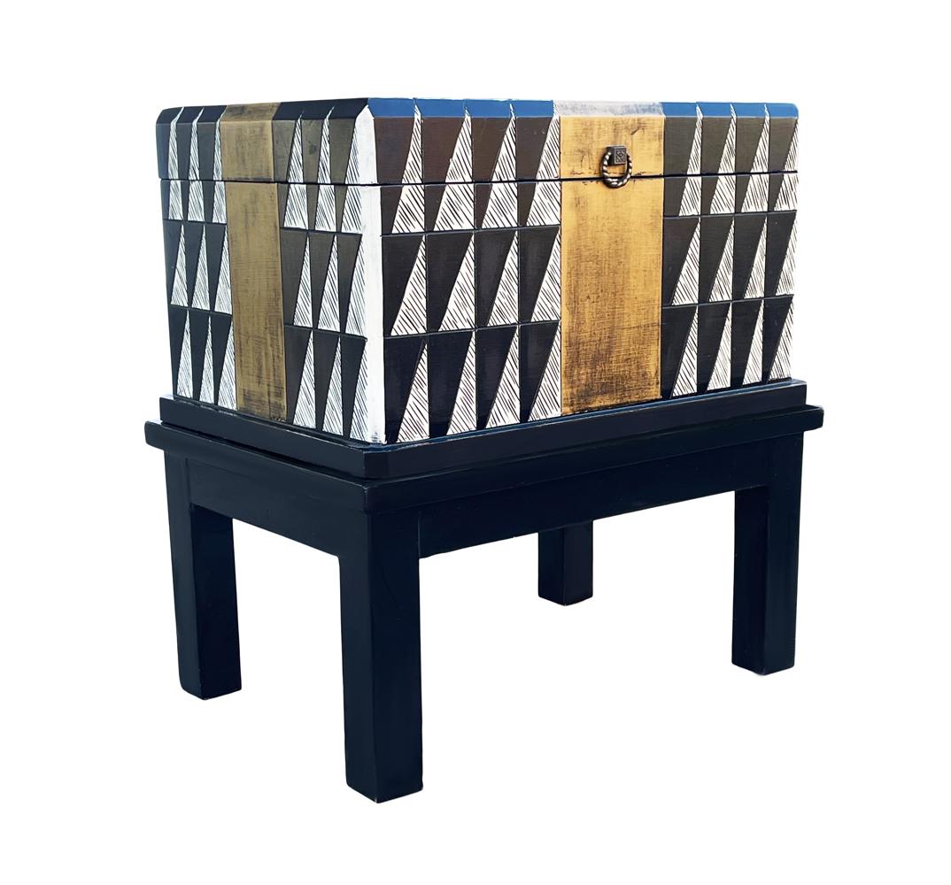 A sharp decorative side table which doubles as a storage trunk. Made by Maitland Smith with label.