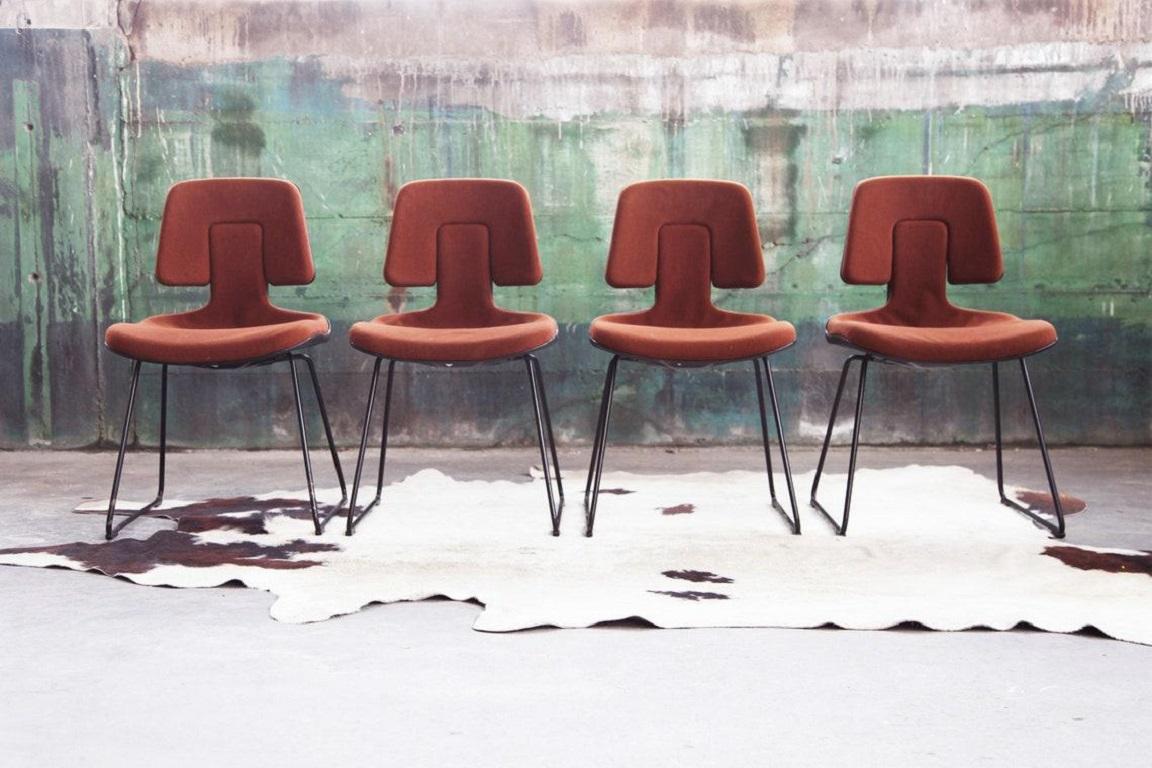 Postmoderner Herman Miller Eames Dining Chair aus brauner Wolle, 1970er Jahre (Deutsch) im Angebot