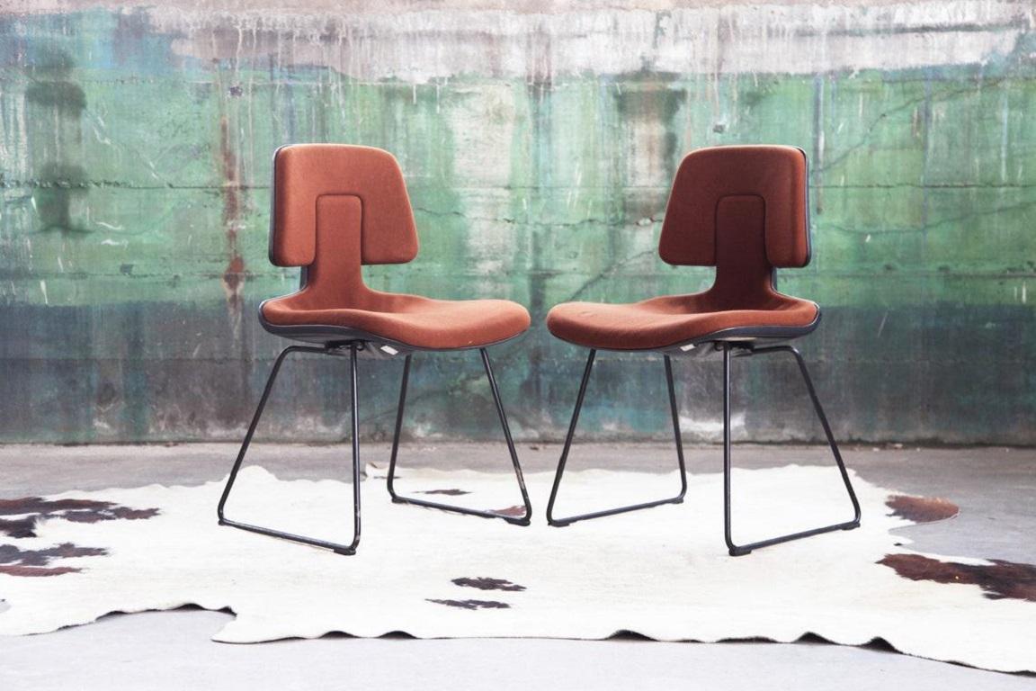 Postmoderner Herman Miller Eames Dining Chair aus brauner Wolle, 1970er Jahre im Zustand „Gut“ im Angebot in Basel, BS