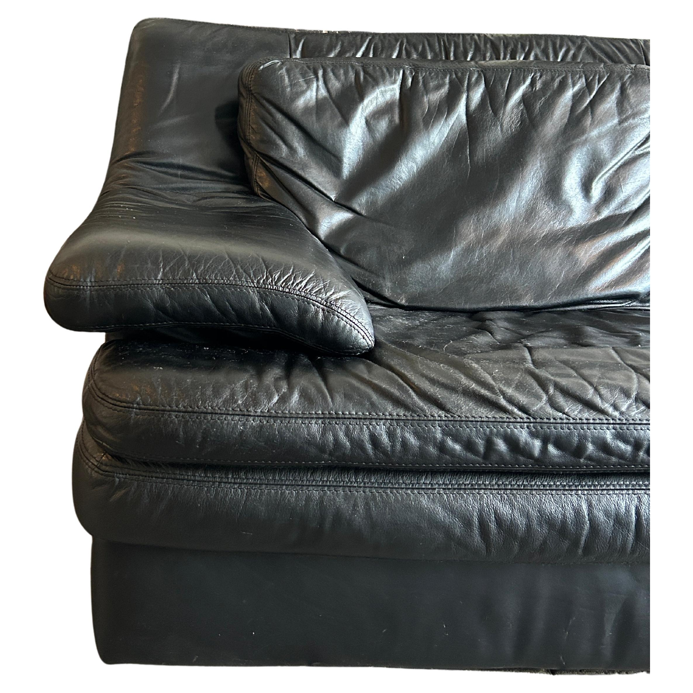 Mid Century Post Modern Italian Black Low Leather Sofa In Good Condition In BROOKLYN, NY