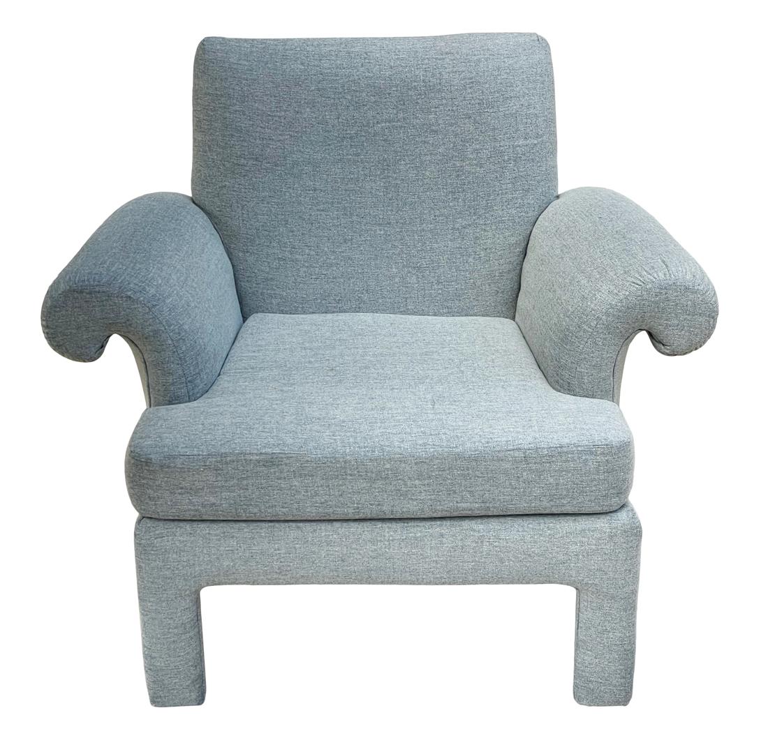 Ein hübsches Paar passender Sessel, entworfen von Donghia für Koehler. Diese sind mit den originalen grauen Flanellpolstern versehen und sofort einsatzbereit. Herstellung von Etiketten