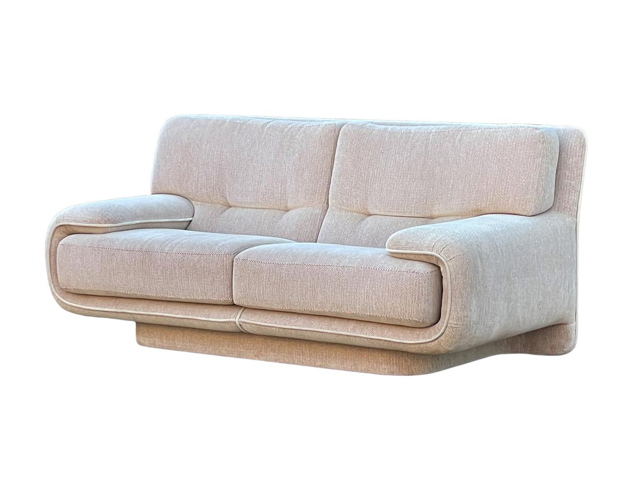 Américain Siège ou canapé post-moderne du milieu du siècle dernier, produit par Preview Furniture en vente