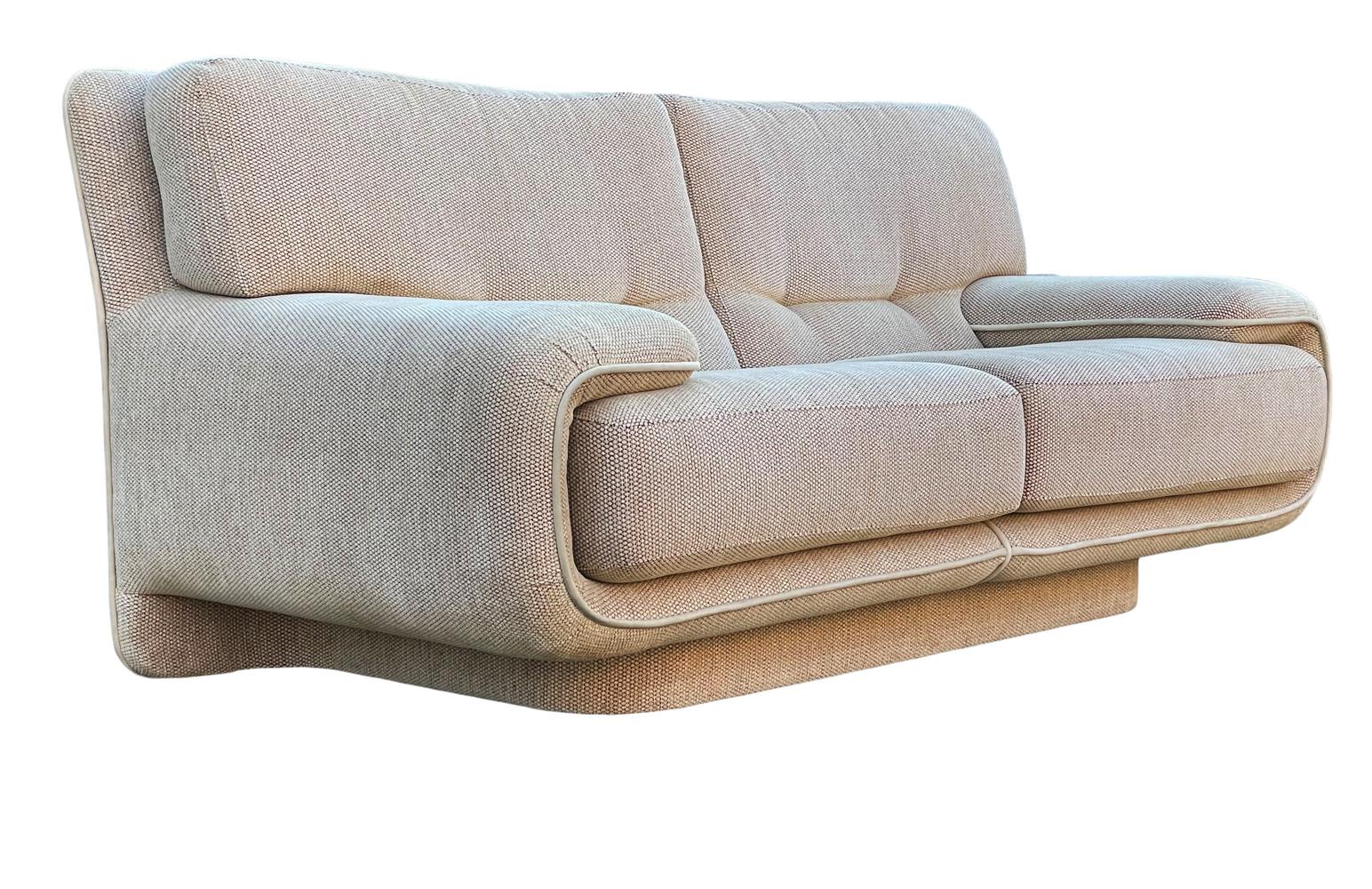 Siège ou canapé post-moderne du milieu du siècle dernier, produit par Preview Furniture Bon état - En vente à Philadelphia, PA
