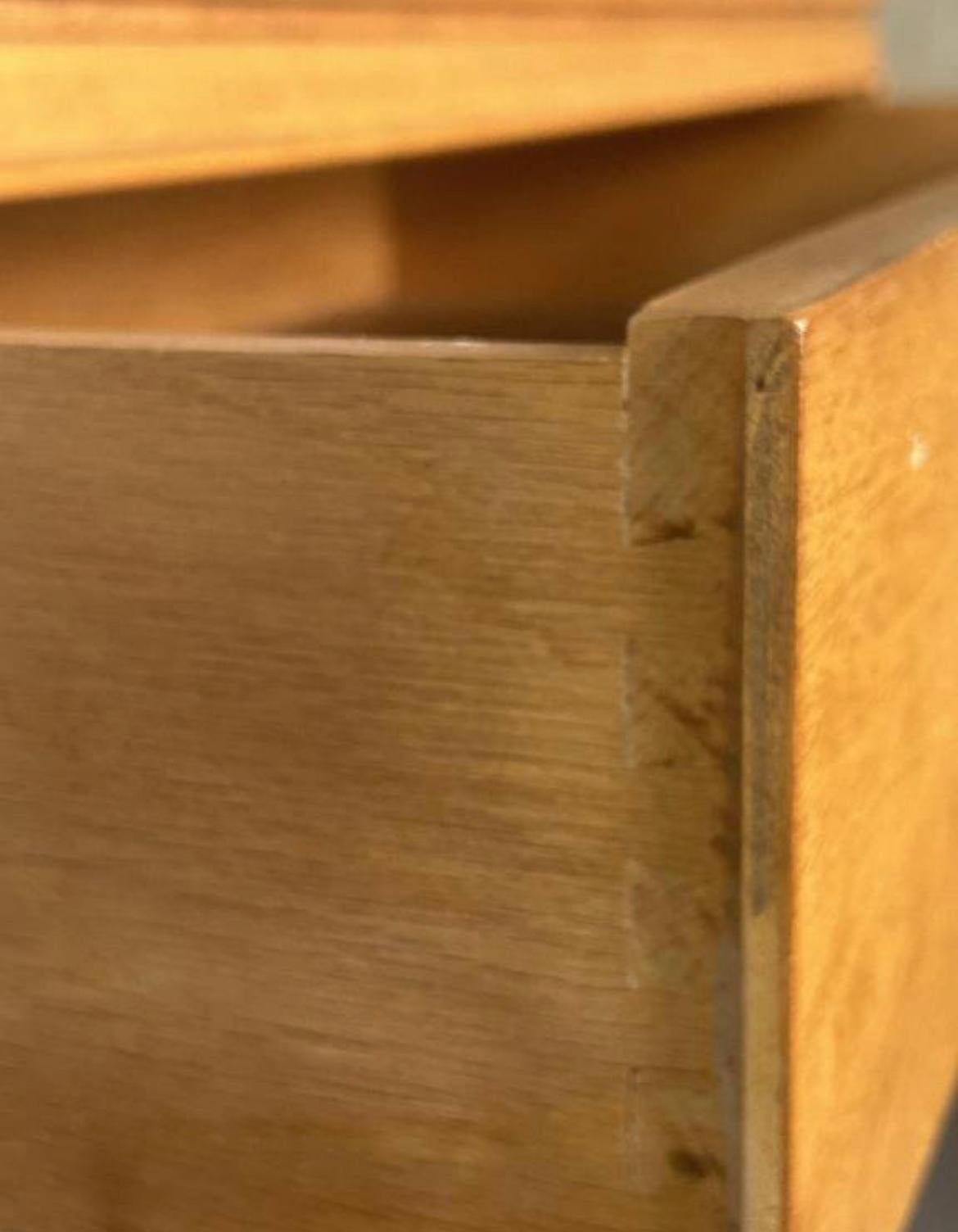 Américain Midcentury Post Modern Oak 6 Drawer Dresser Credenza Brass Pulls Style Dunbar en vente
