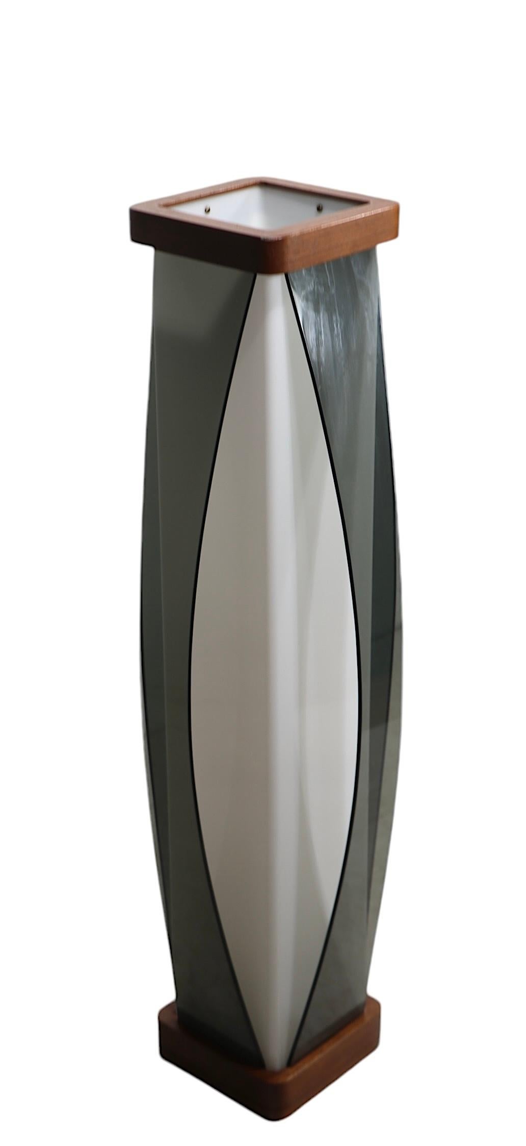 Mid Century Post  Moderne Tischleuchte in Tótem-Form von Adrian Pearsall für Modeline im Angebot 1