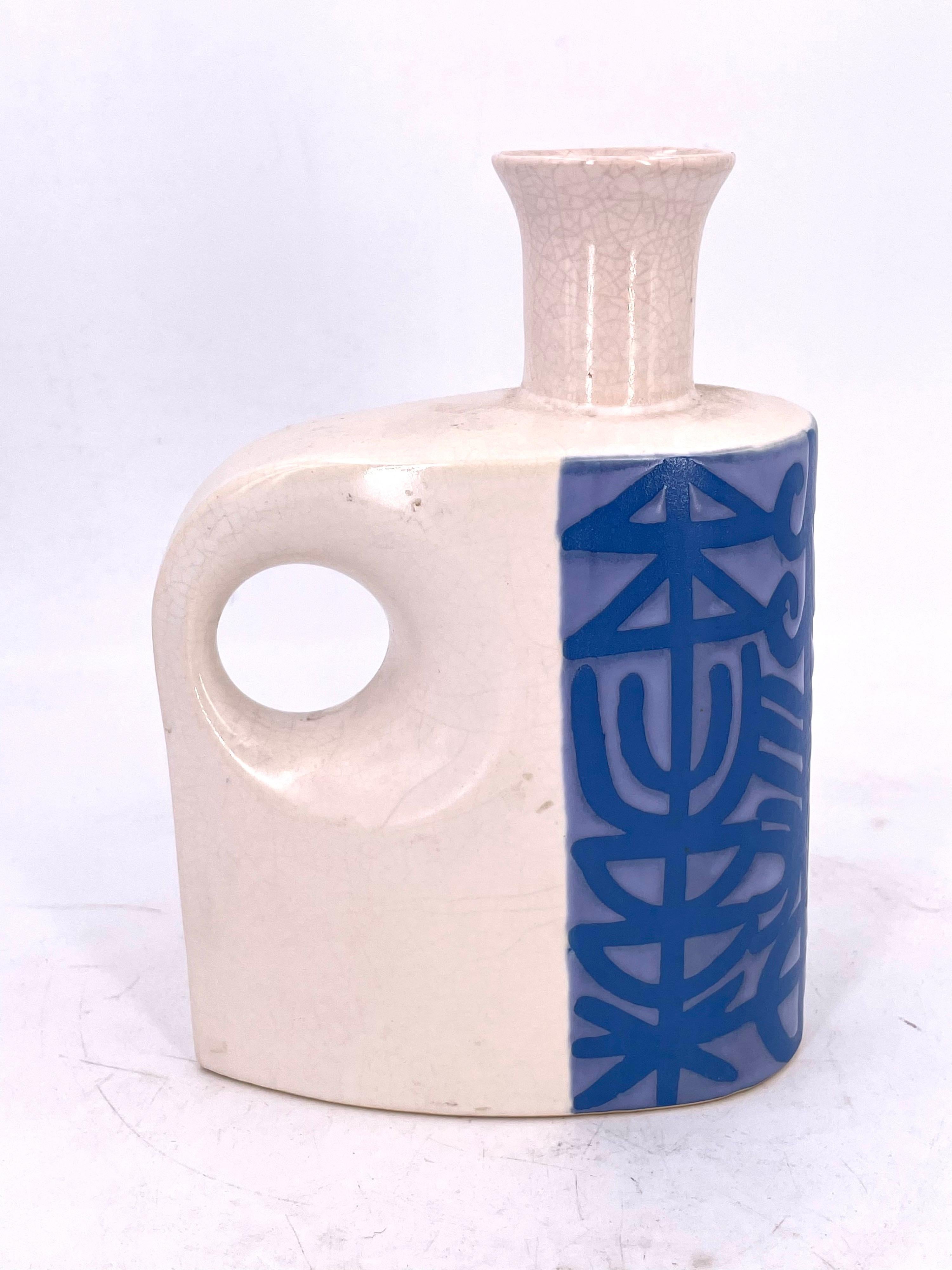 Mid-Century / Postmodern Ikebana Style Ceramic Vase In Excellent Condition In San Diego, CA