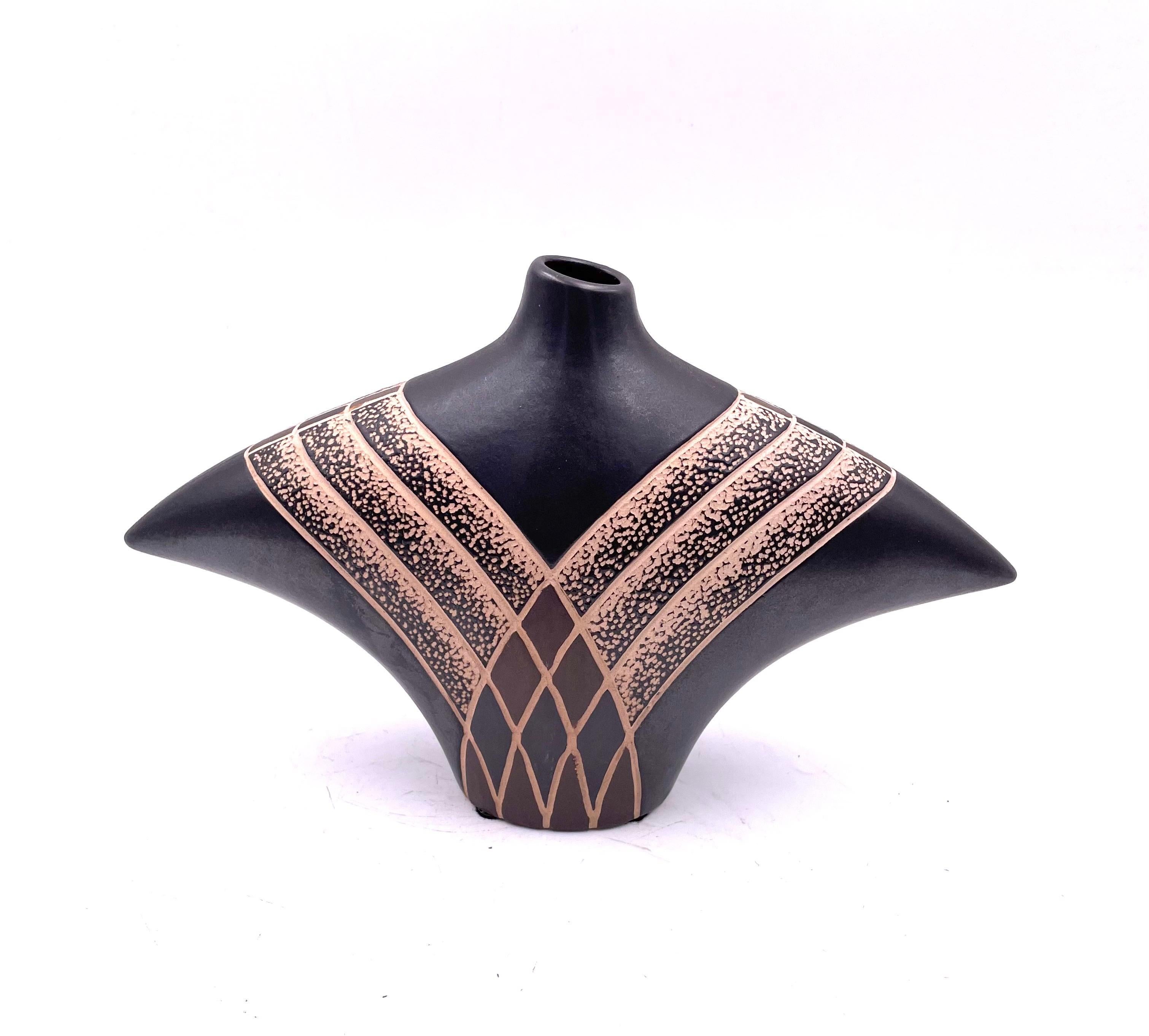20th Century Mid-Century / Postmodern Ikebana Style Ceramic Vase For Sale