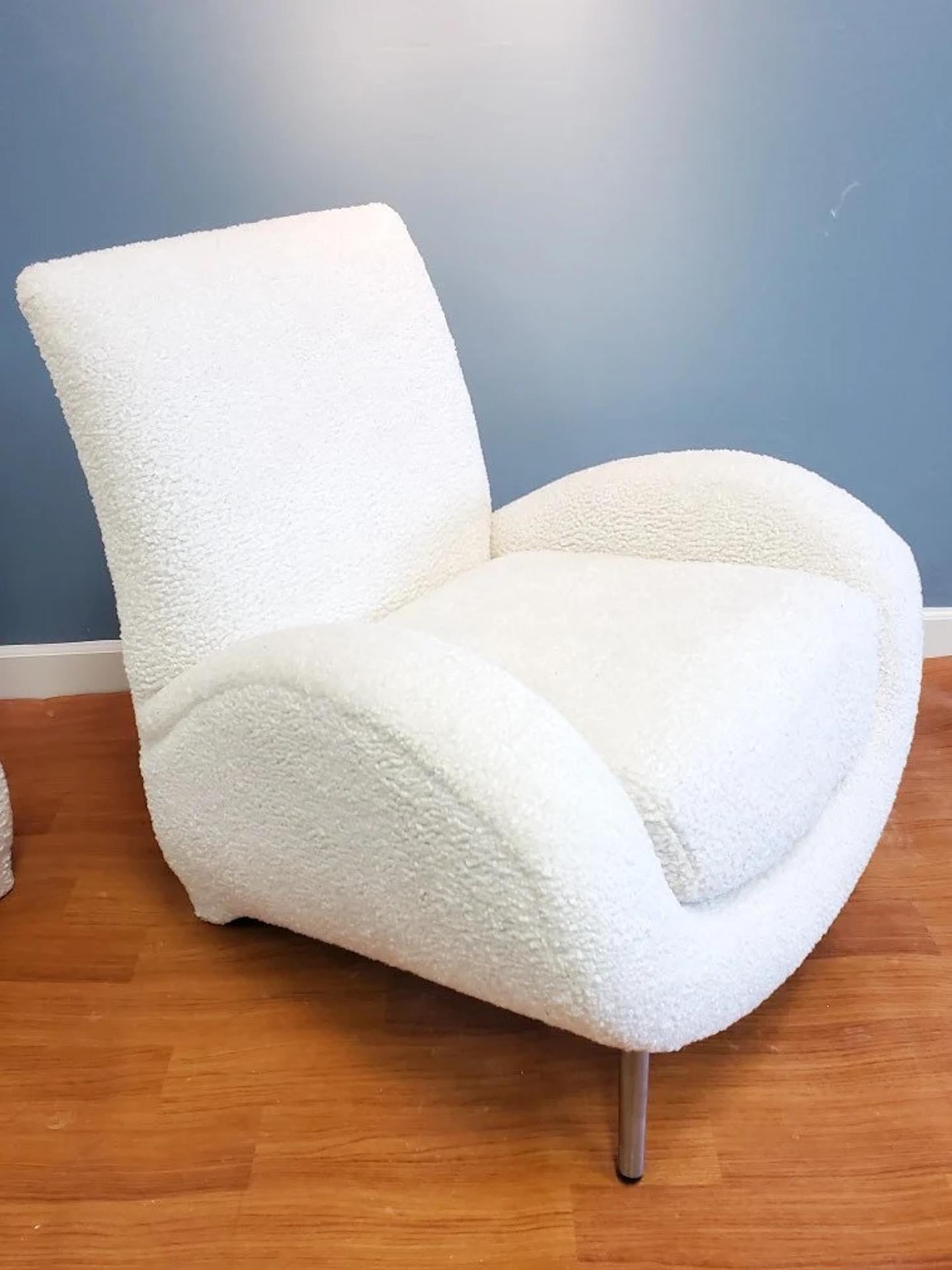 Inconnu Paire de fauteuils club italiens postmodernes du milieu du siècle dernier, nouvellement tapissés en boucle en vente