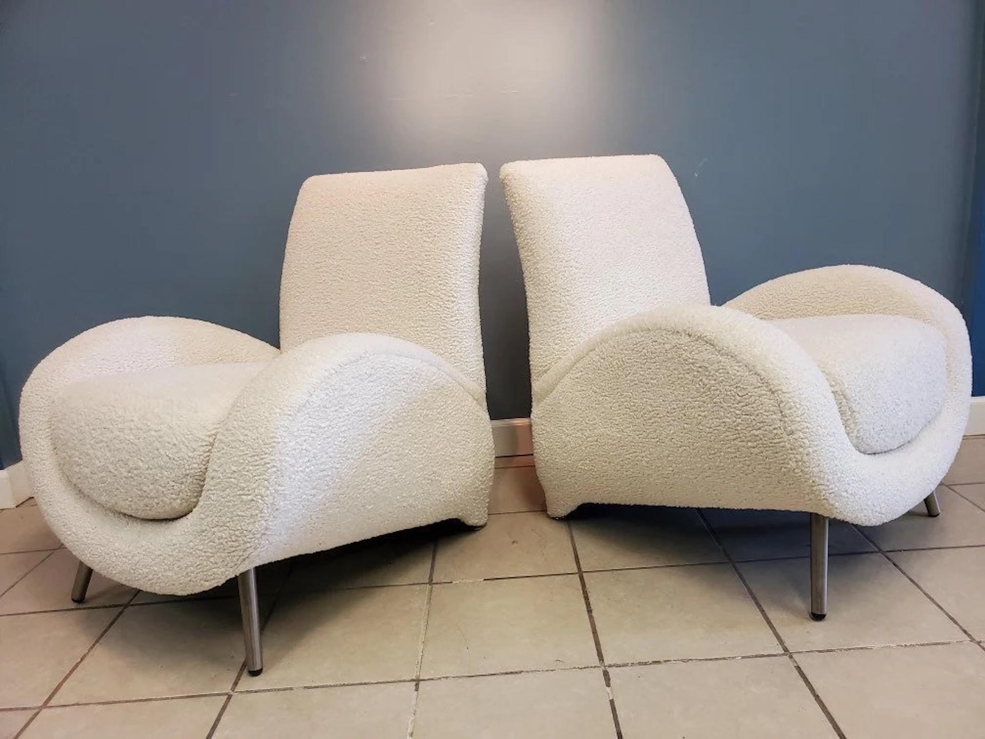 Paire de fauteuils club italiens postmodernes du milieu du siècle dernier, nouvellement tapissés en boucle Bon état - En vente à Chicago, IL