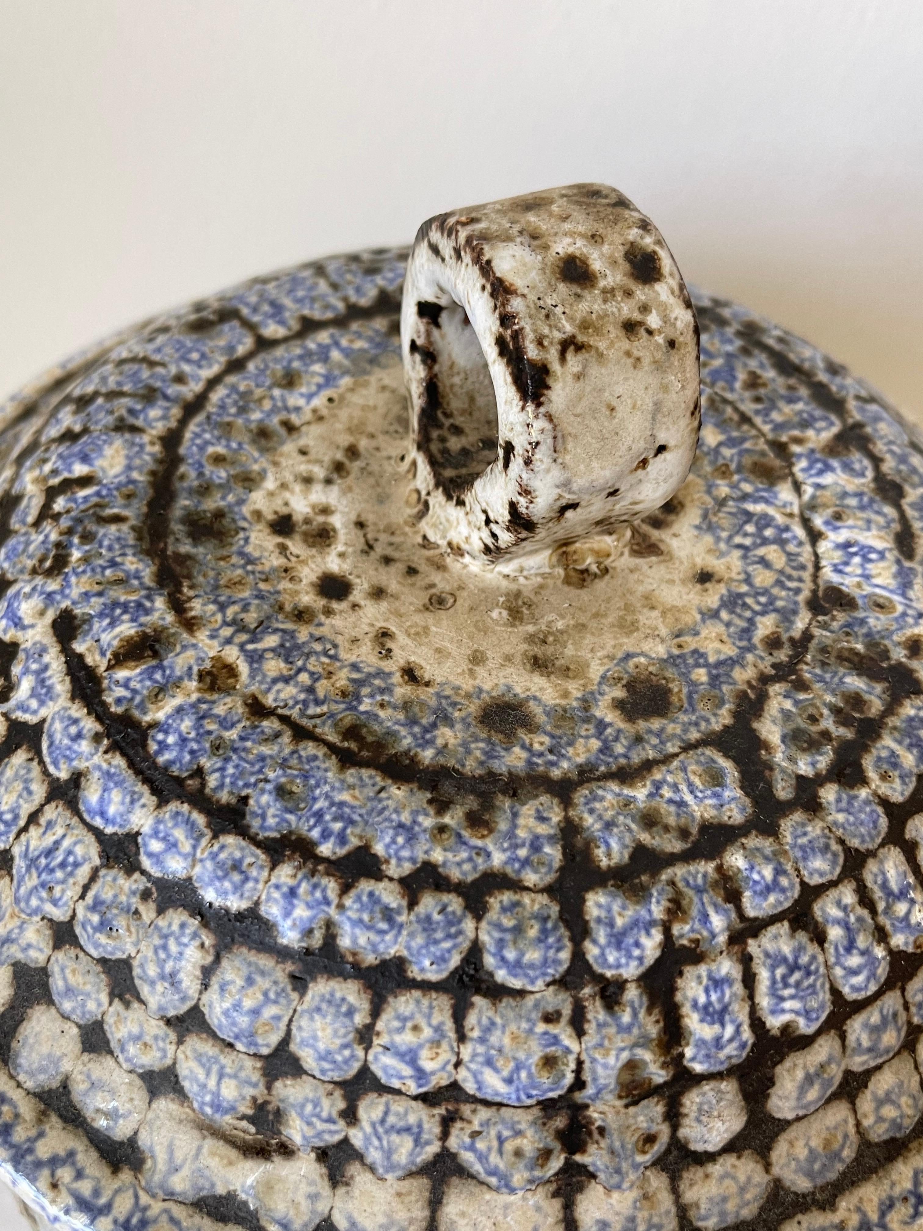 Pot en céramique du milieu du siècle dernier de Vallauris signé Thiry en vente 3