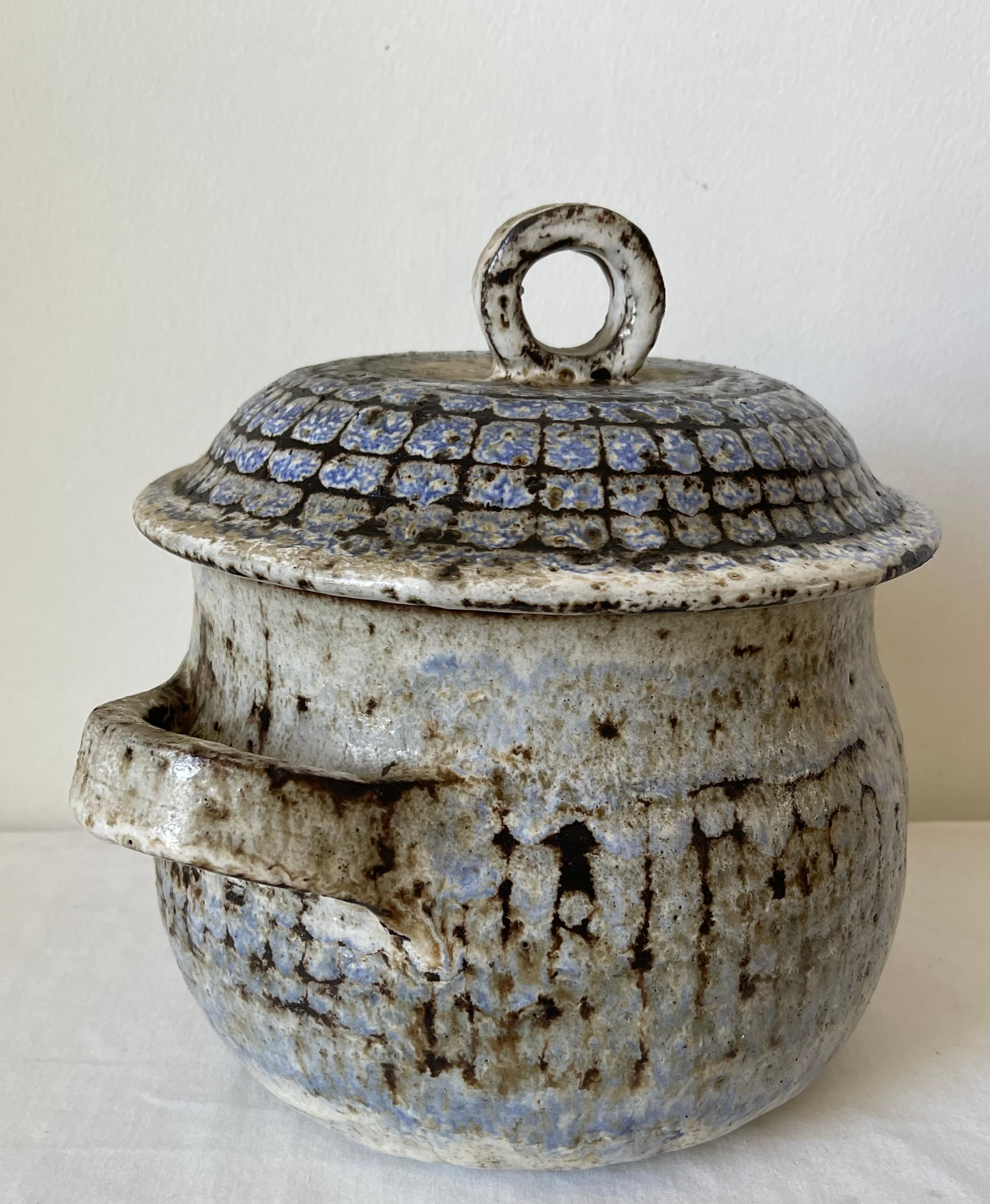 Français Pot en céramique du milieu du siècle dernier de Vallauris signé Thiry en vente