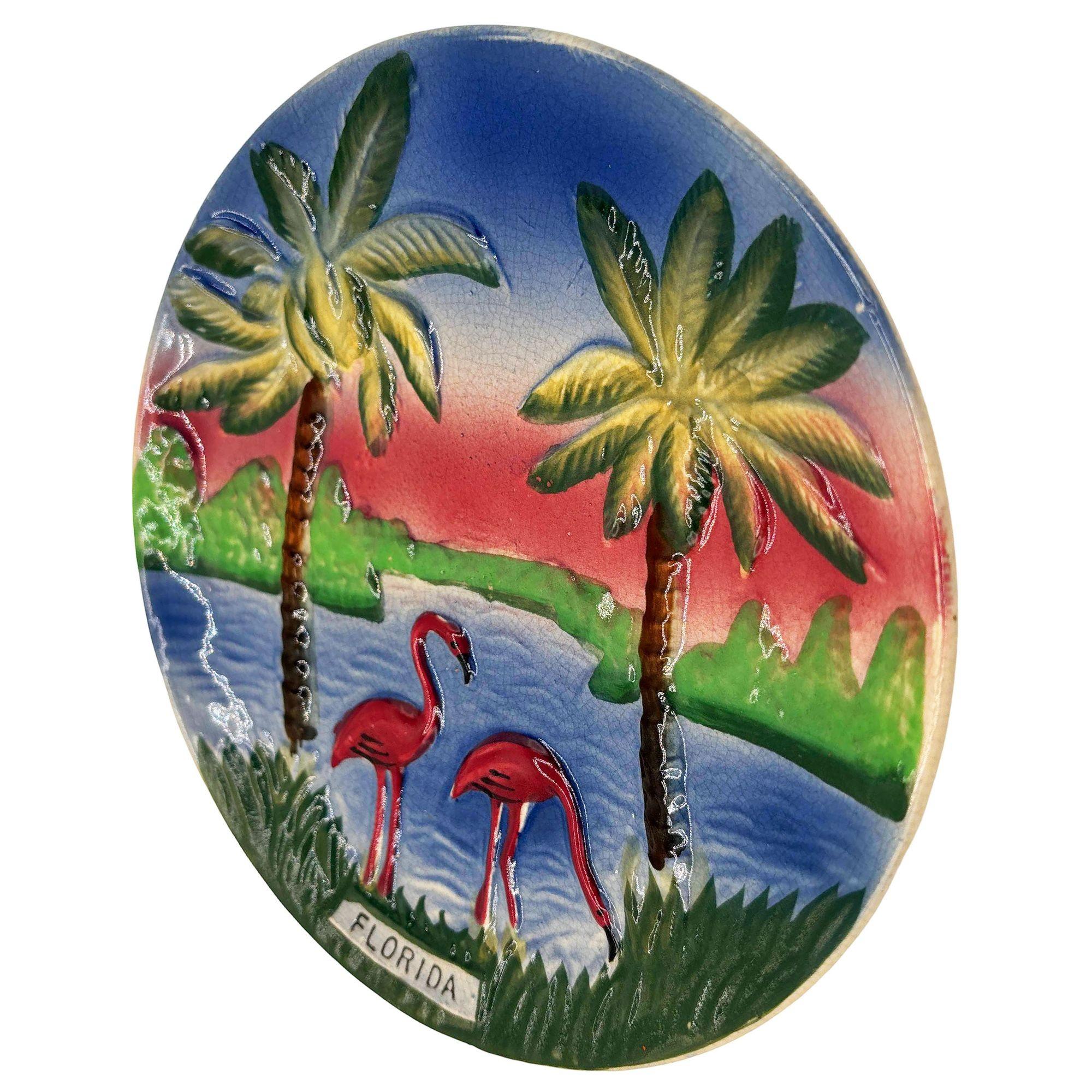 Mid-Century Modern Plaque murale ronde décorative Mid-century Pottery Florida Sunset Flamingo en vente