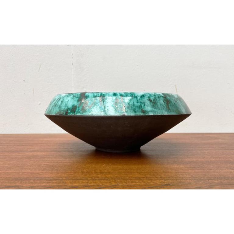 Mid-Century German Studio Pottery Large Bowl from BKW Böttger Keramik Wandsbek, Hamburg, 1960s, in Very Good conditions. Designed 1960 to 1969 This piece has an attribution mark.

Additional information:
Materials: Ceramic
Color: Brown
Styles: