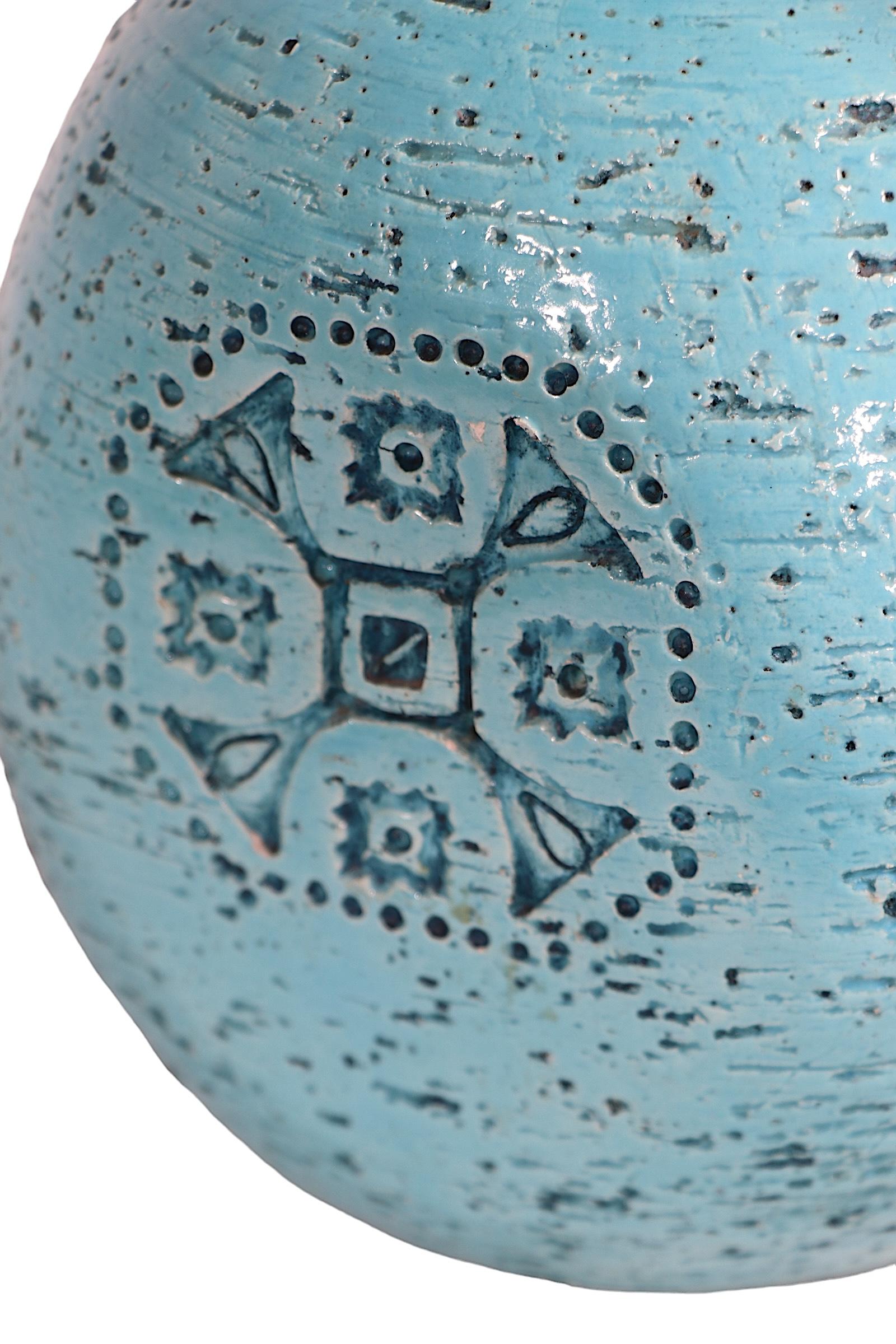  Vase en poterie du milieu du siècle  Importé par Raymor vers les années 1950 en vente 7