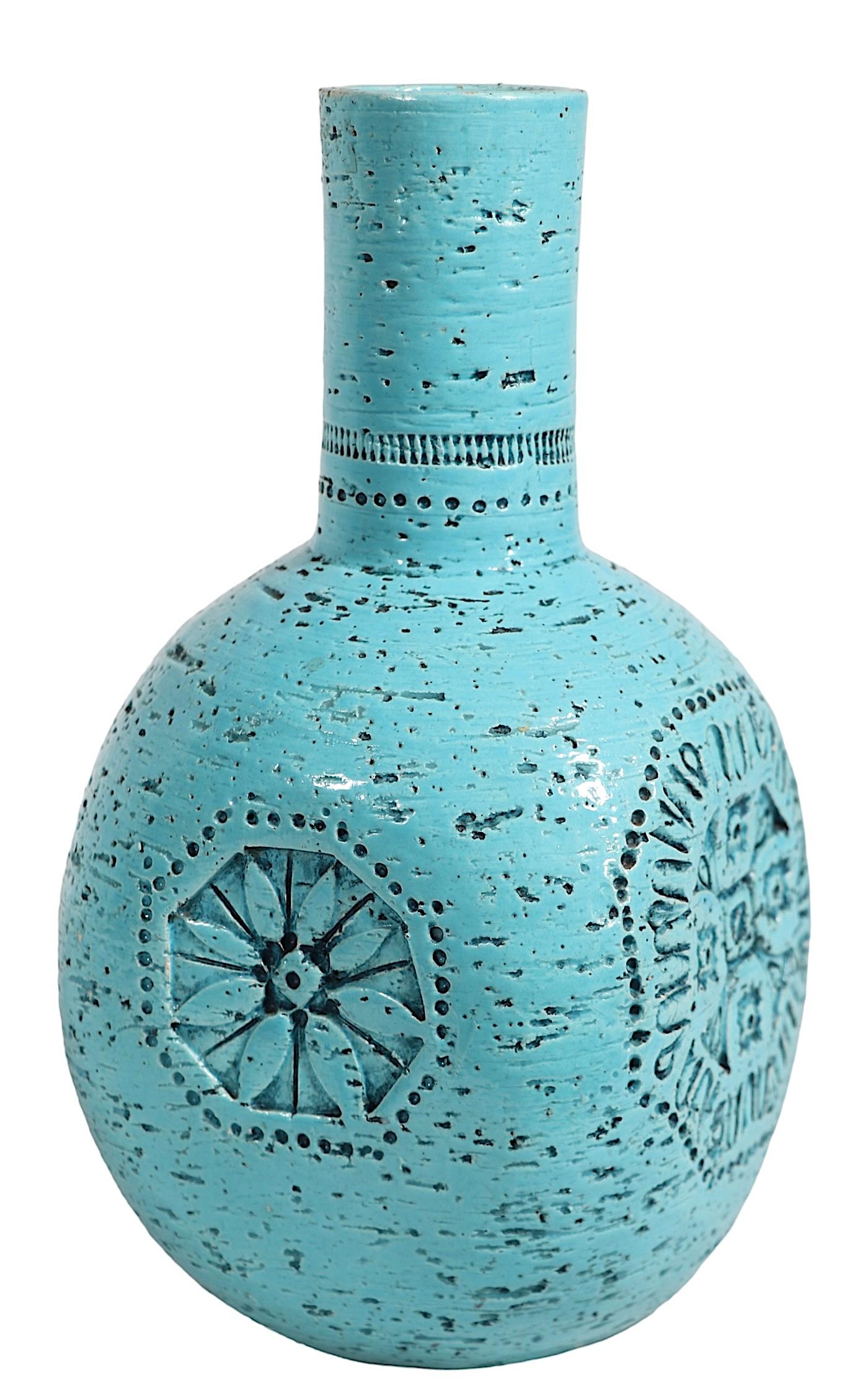 Mid Century Pottery Vase  Imported by Raymor c 1950's In Good Condition For Sale In New York, NY