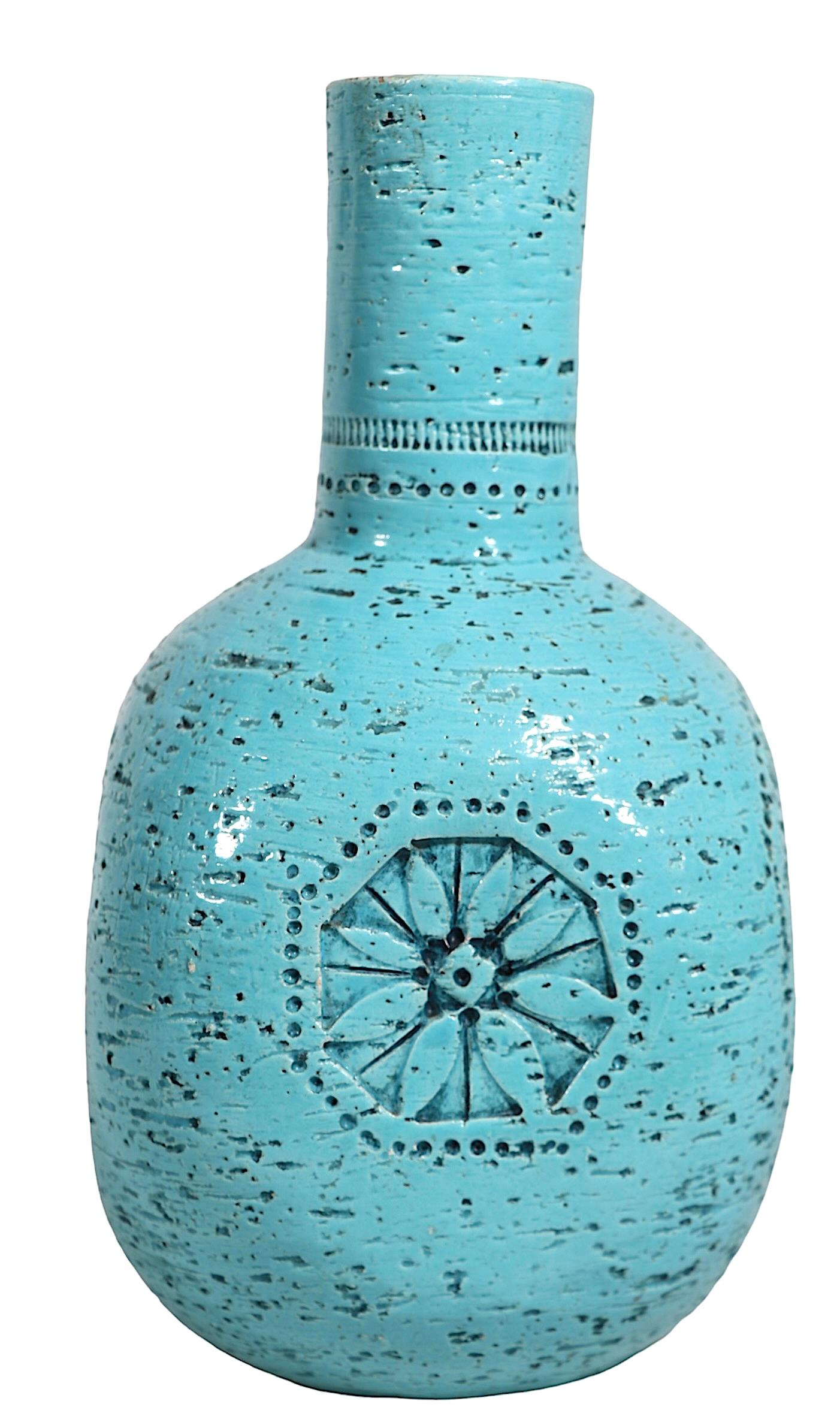 20ième siècle  Vase en poterie du milieu du siècle  Importé par Raymor vers les années 1950 en vente