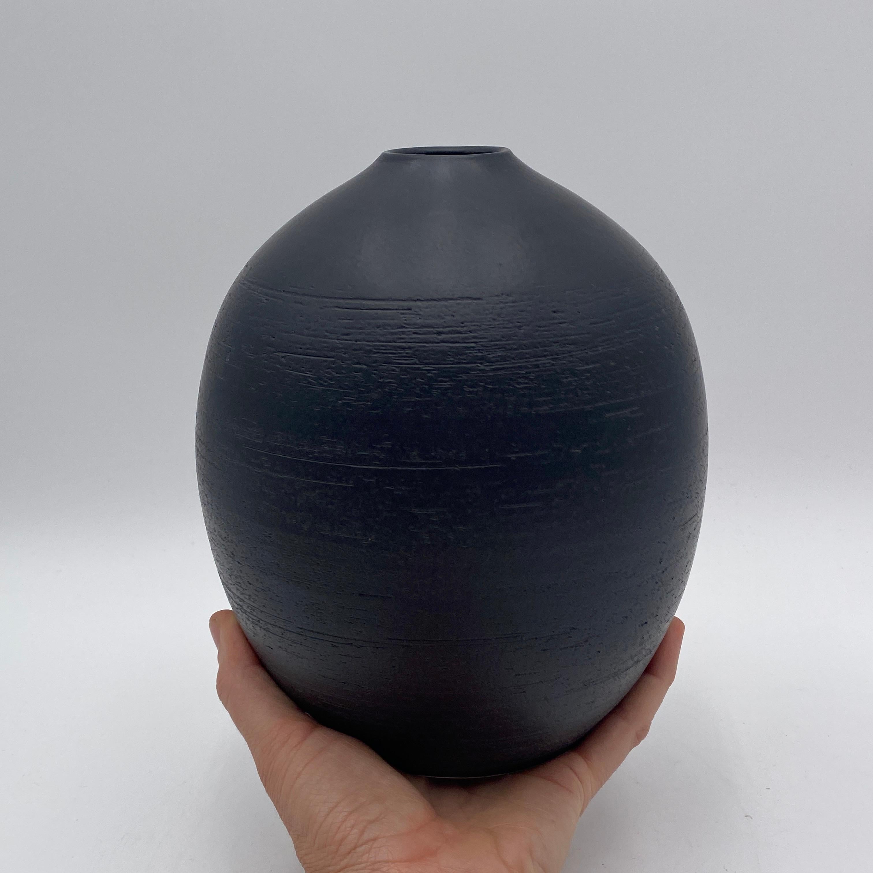 Mid Century Pottery Vase Signed 20th Century In Good Condition For Sale In San Juan Capistrano, CA
