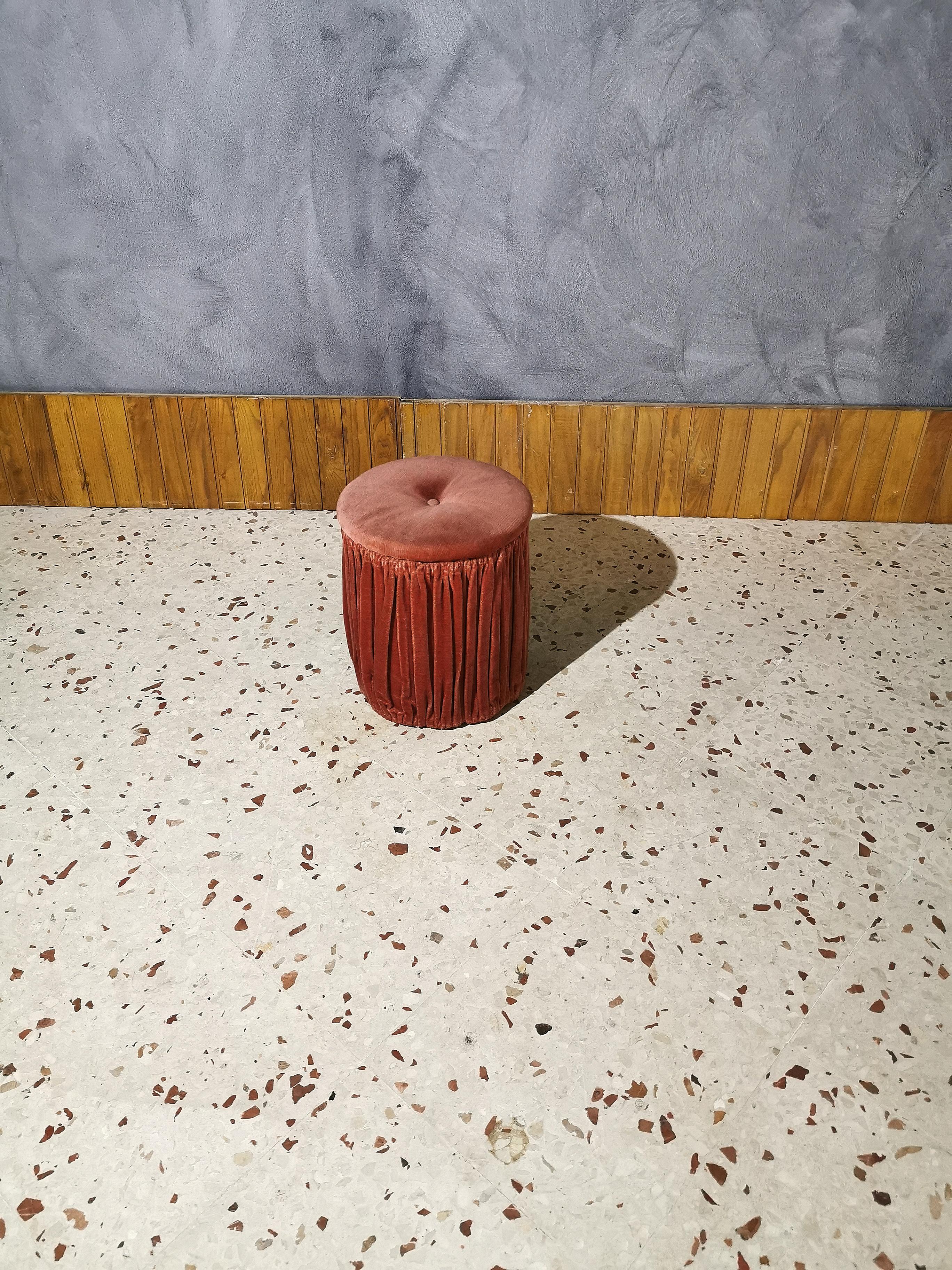 Lobster-colored smooth velvet pouf with a cylindrical shape, Italian design, from the 1960s.
 