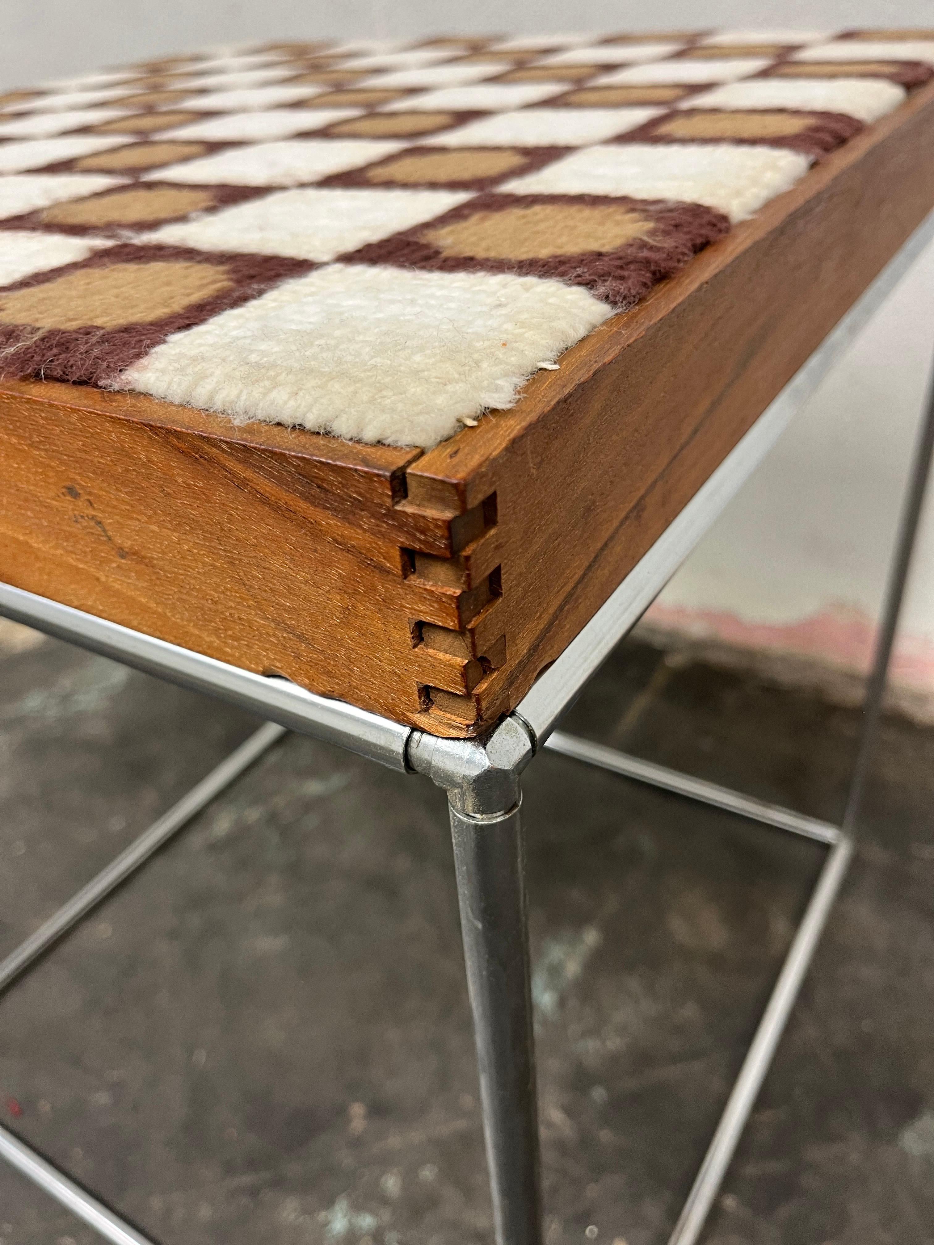 Mid Century Poul Cadovius Abstracta Game Table Surface Needlepoint Bon état - En vente à W Allenhurst, NJ