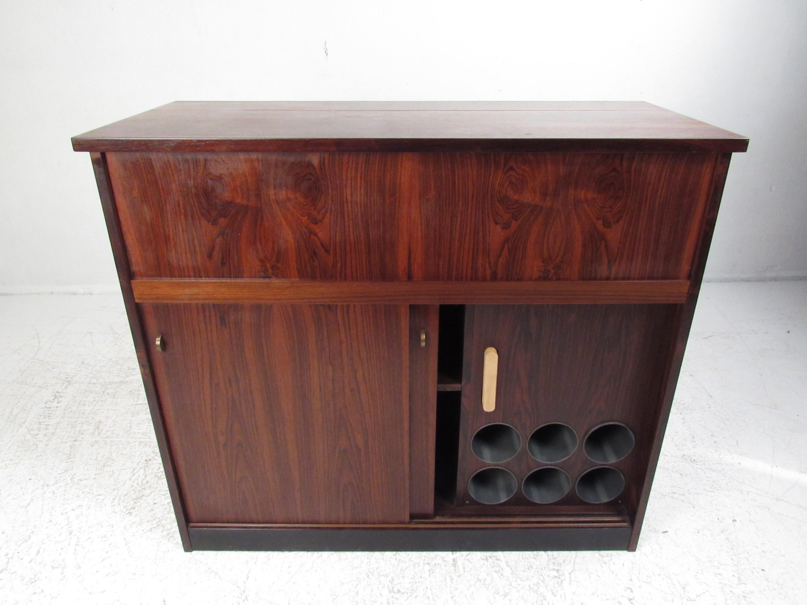 Midcentury Poul Heltborg Rosewood Dry Bar im Zustand „Gut“ in Brooklyn, NY