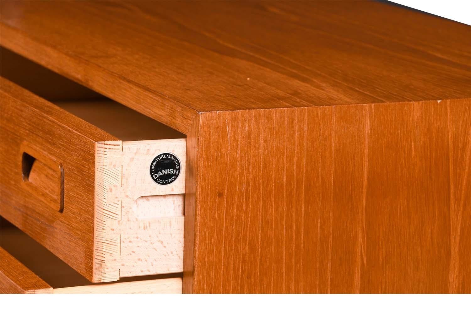 Mid-Century Modern Midcentury Poul Hundevad Hu Danish Modern Teak Dresser, 1960s