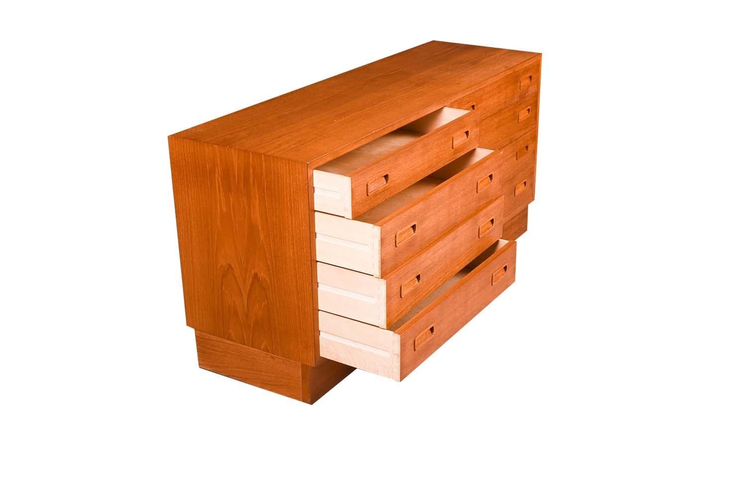 Midcentury Poul Hundevad Hu Danish Modern Teak Dresser, 1960s 1