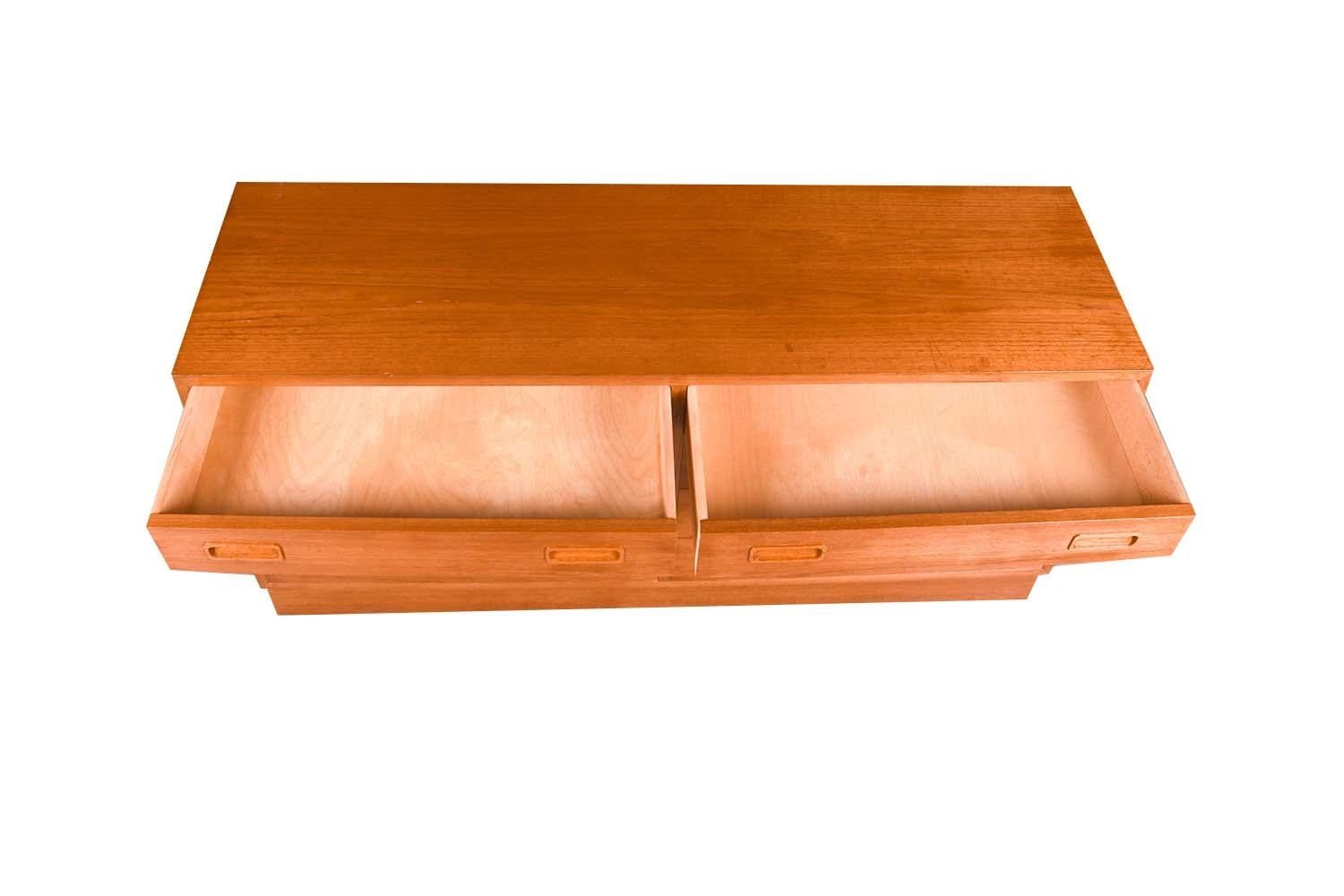 Midcentury Poul Hundevad Hu Danish Modern Teak Dresser, 1960s 2