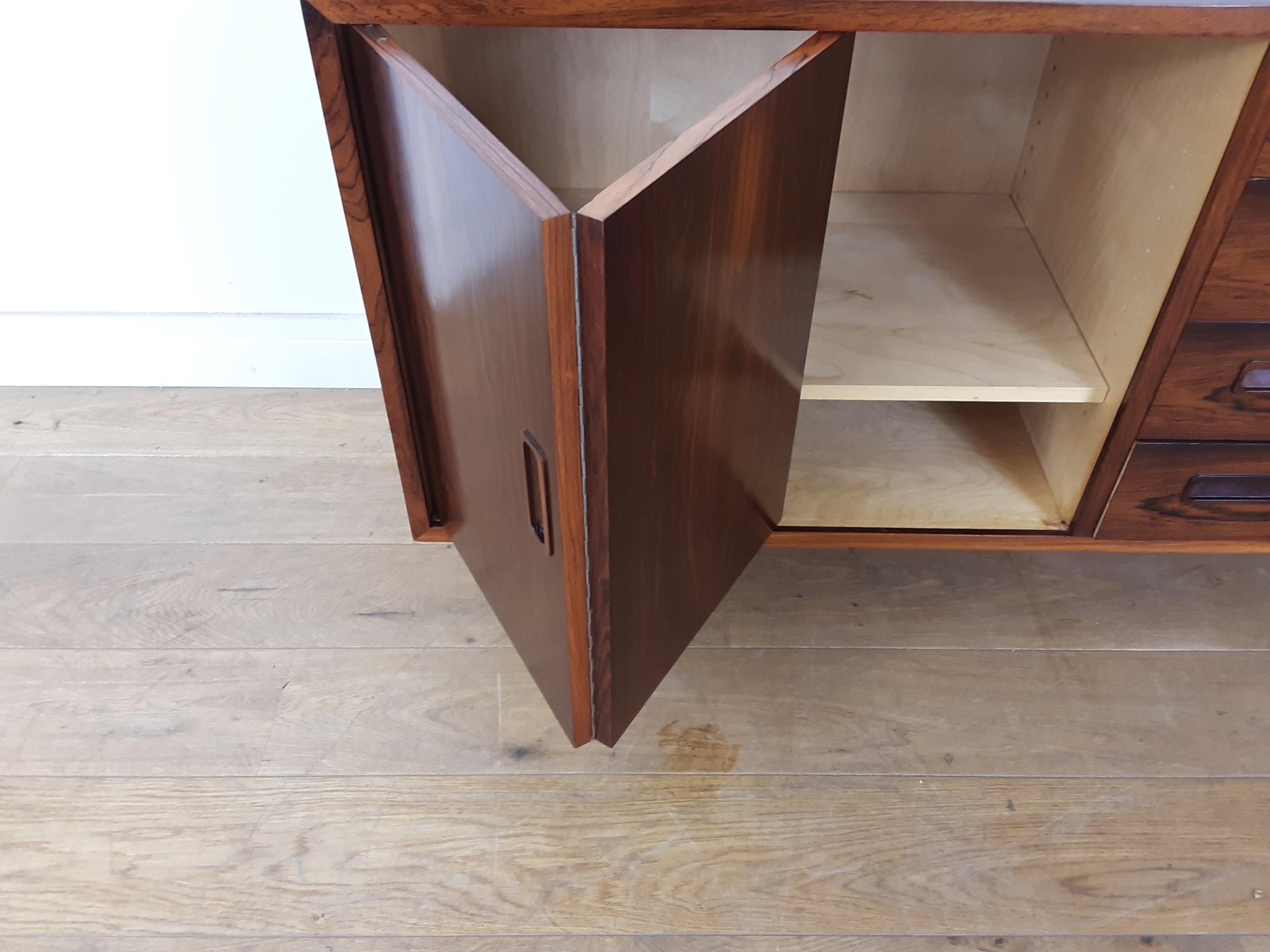 Midcentury Poul Hundevad Rosewood Sideboard with Drawers For Sale 5
