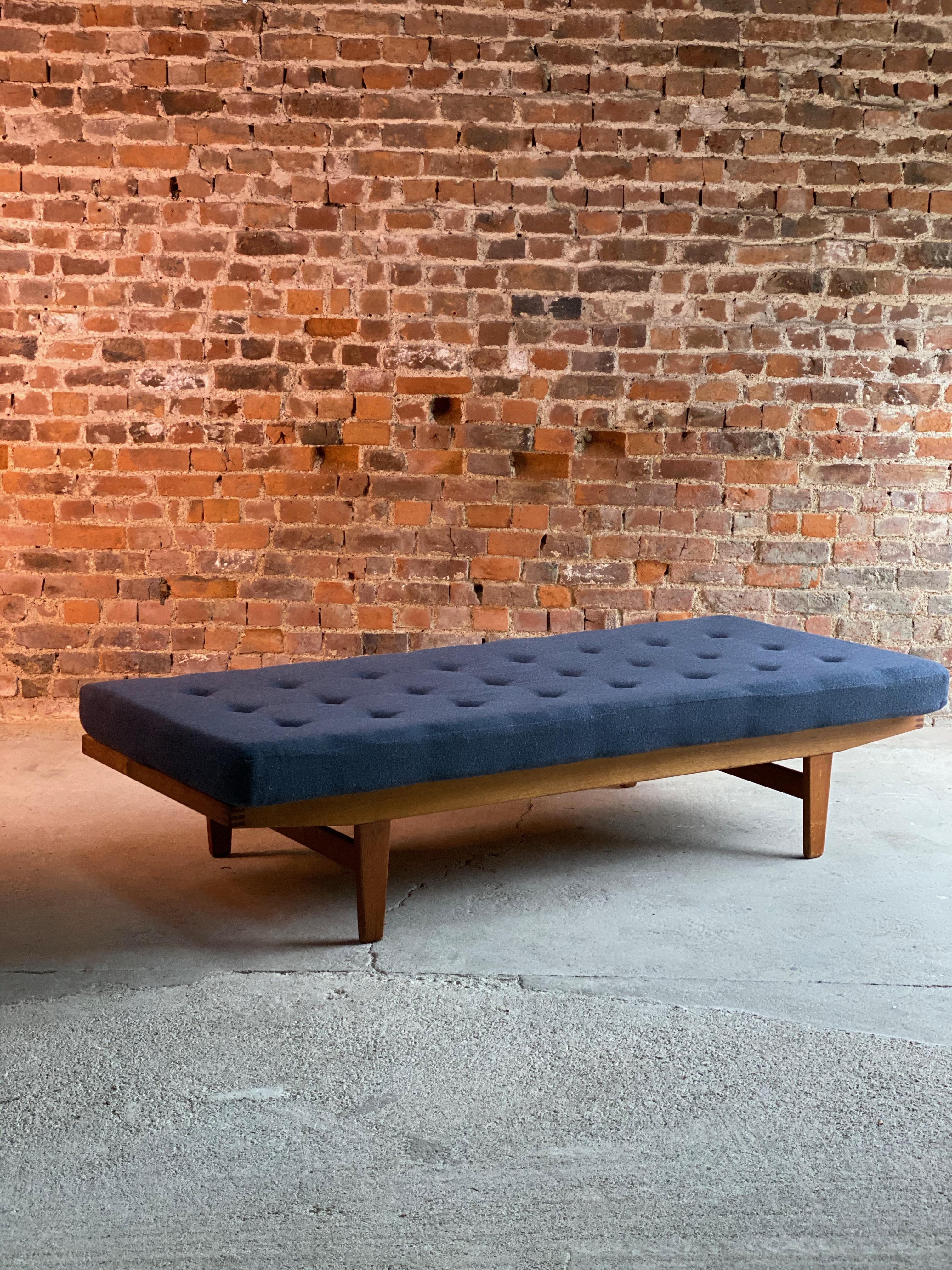 Mid-20th Century Midcentury Poul M. Volther Model H9 Daybed FDB Mobler Danish, circa 1960s