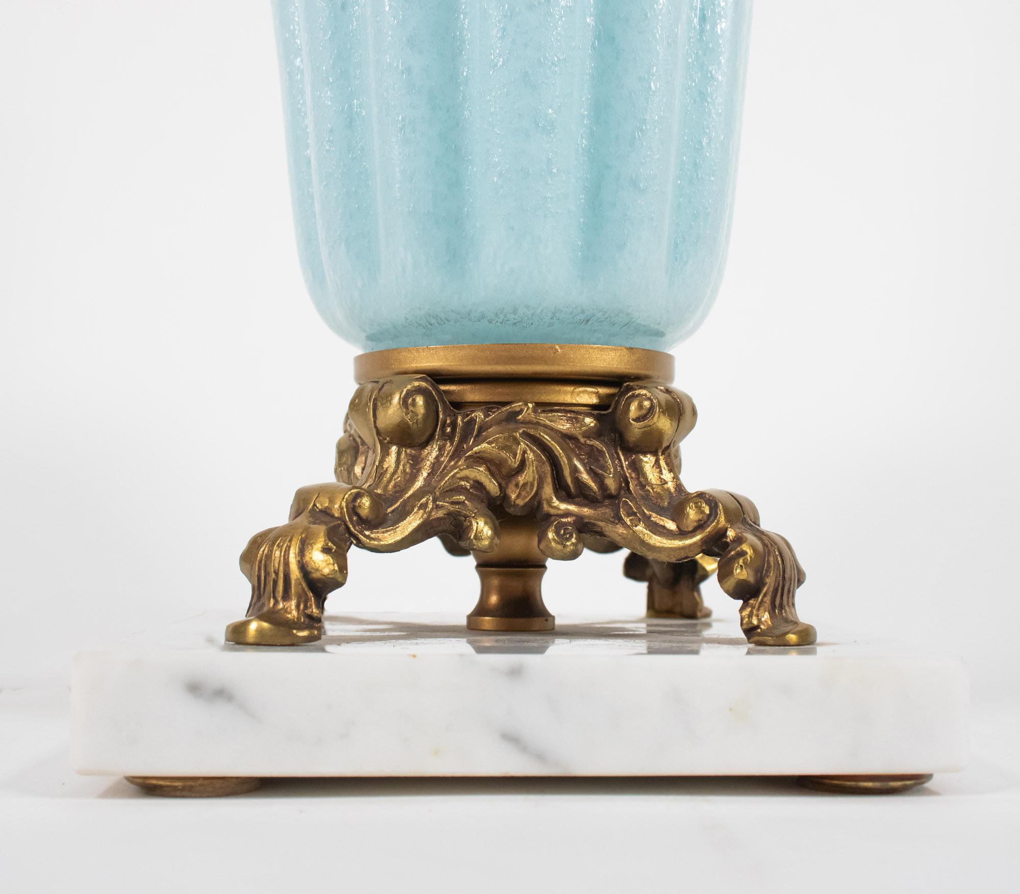 Lámpara de Sobremesa de Cristal de Murano Azul Pólvora de Mediados de Siglo con Base de Mármol en Bueno estado para la venta en Chicago, IL
