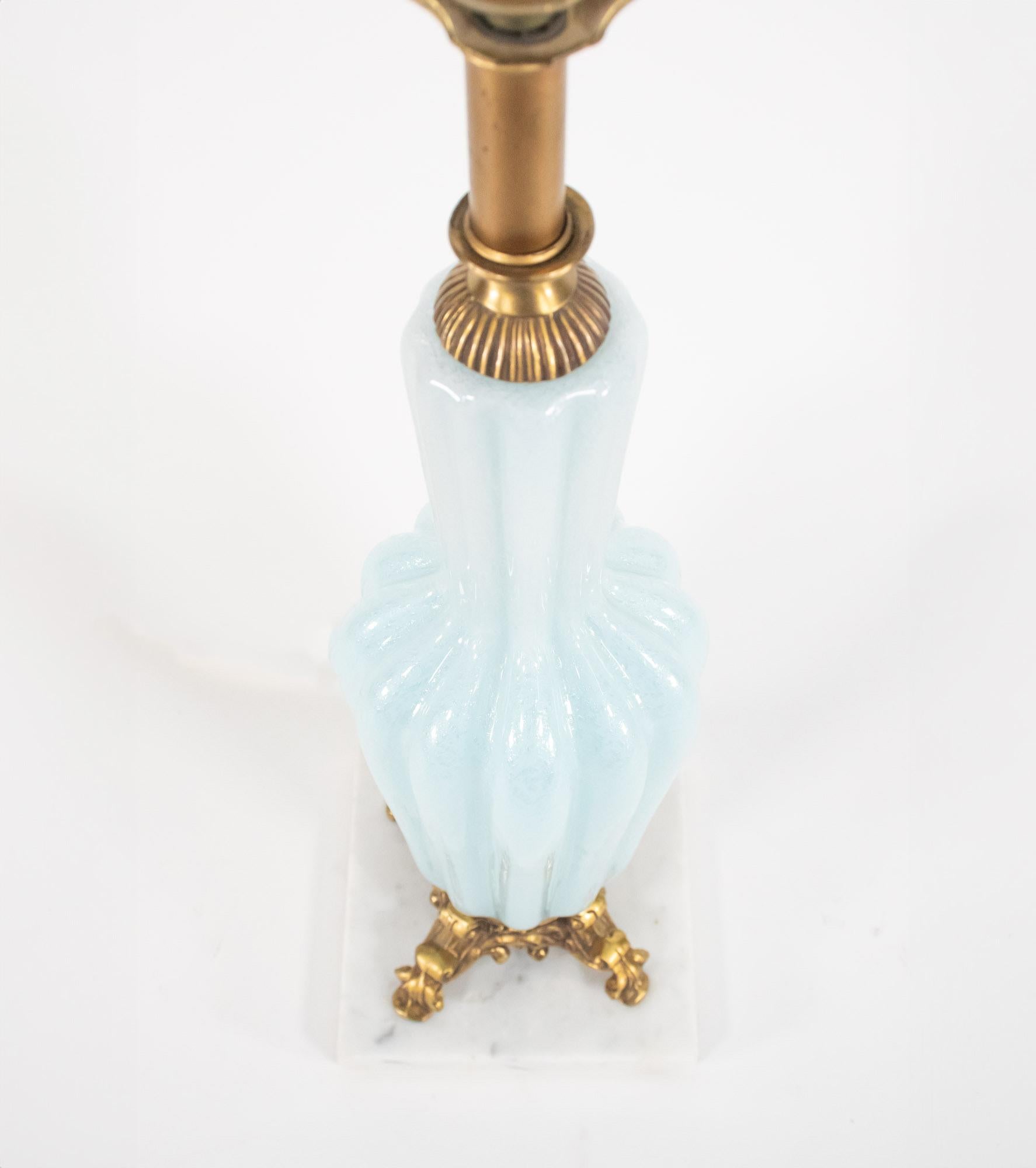 Lámpara de Sobremesa de Cristal de Murano Azul Pólvora de Mediados de Siglo con Base de Mármol siglo XX en venta
