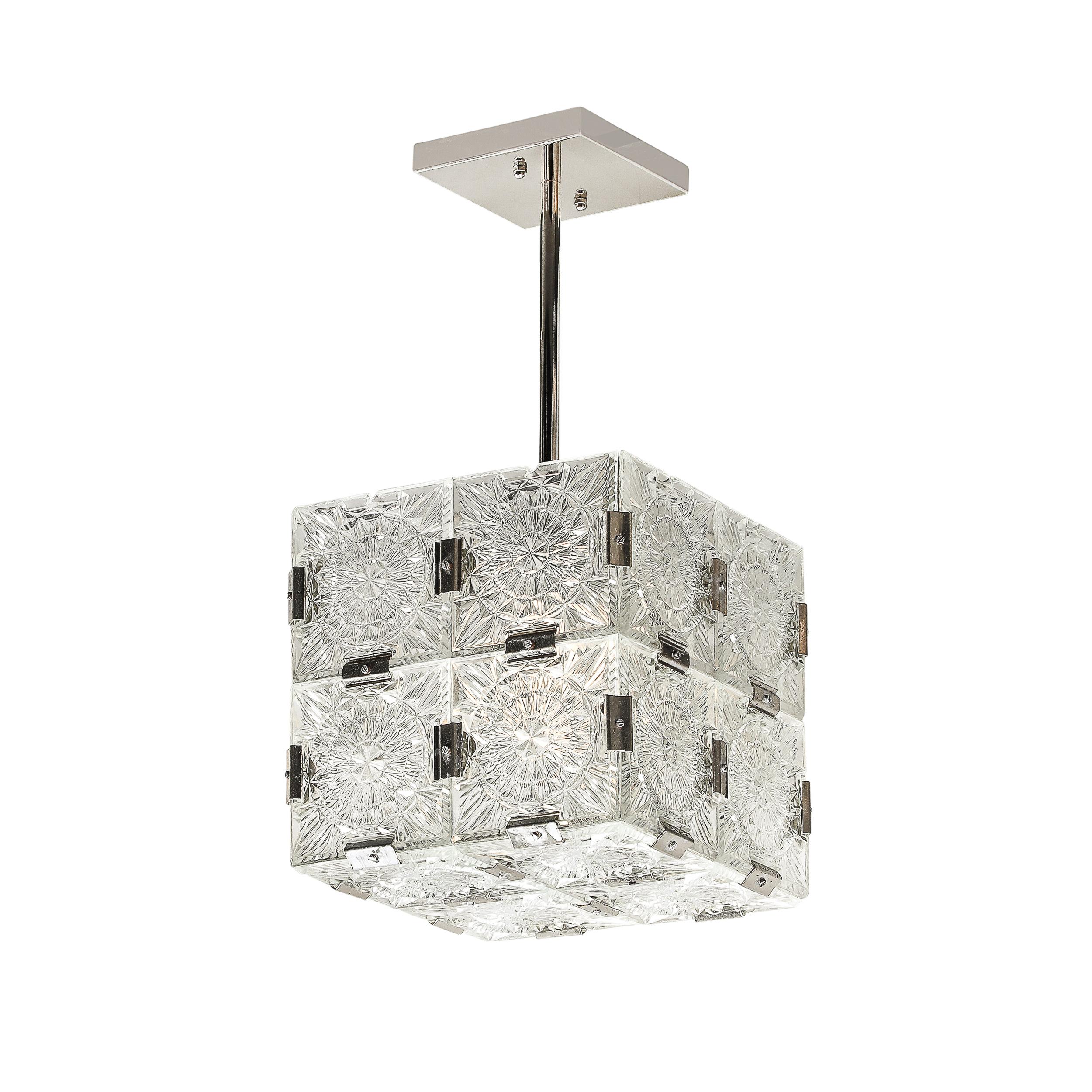 Mid-Century moderno Lampadari a sospensione a forma di cubo in vetro pressato e nichel di metà secolo di Kinkedey in vendita