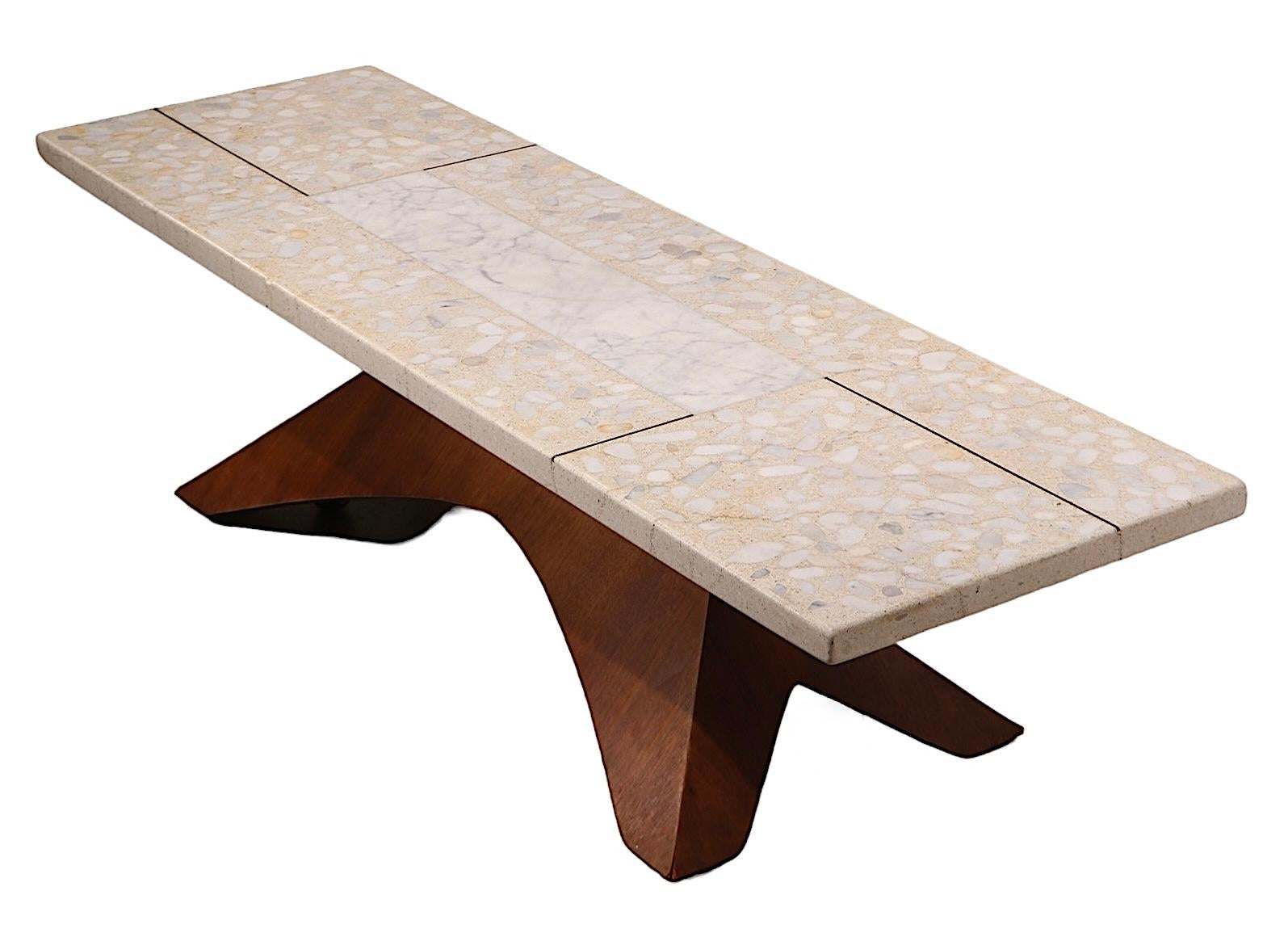 Table basse à plateau en travertin et base en Wood Probber du milieu du siècle dernier c 1950/60's en vente 3