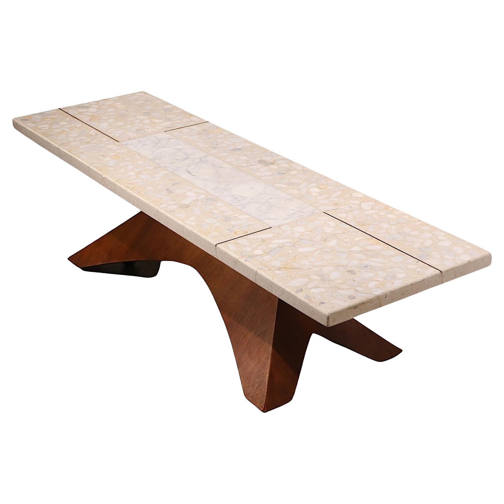 Mid-Century Modern Table basse à plateau en travertin et base en Wood Probber du milieu du siècle dernier c 1950/60's en vente