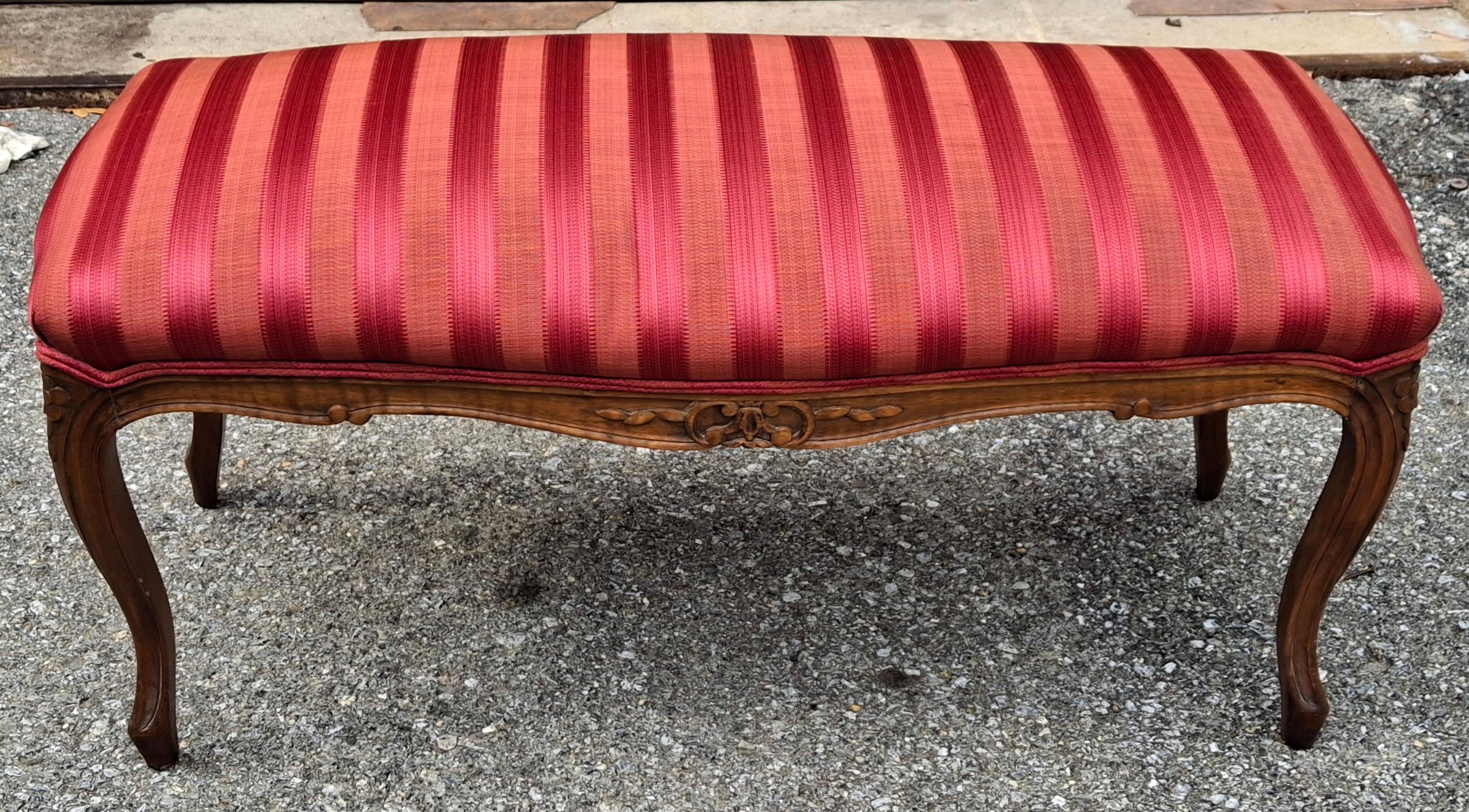 French Provincial Mid Century Provincial Carved Walnut and Cranberry Stripe Upholstered Bench For Sale