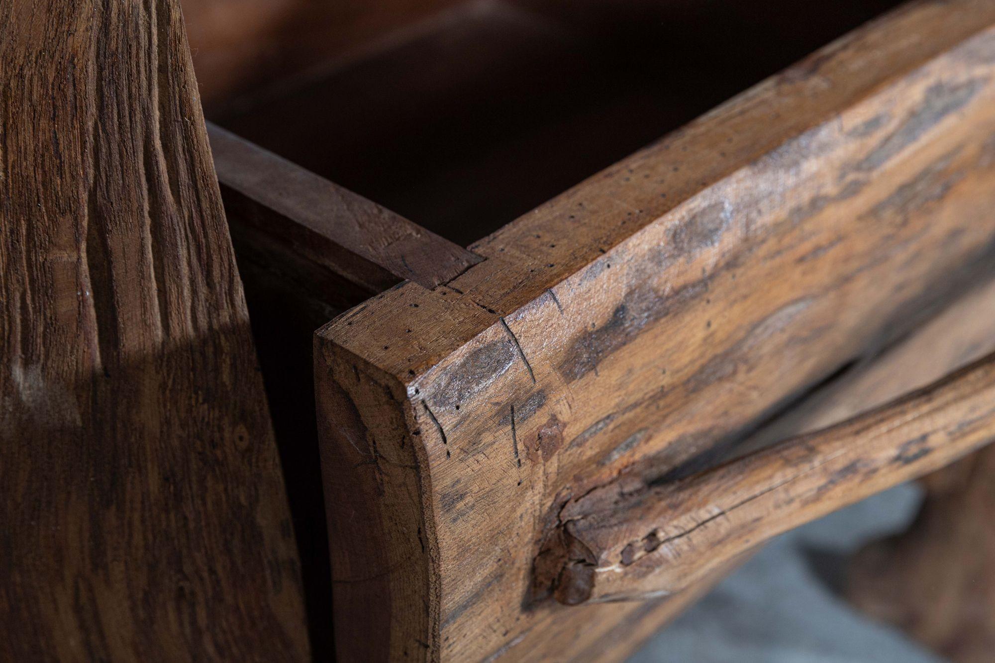 Table d'appoint provinciale française en bois fruitier du milieu du siècle dernier en vente 4