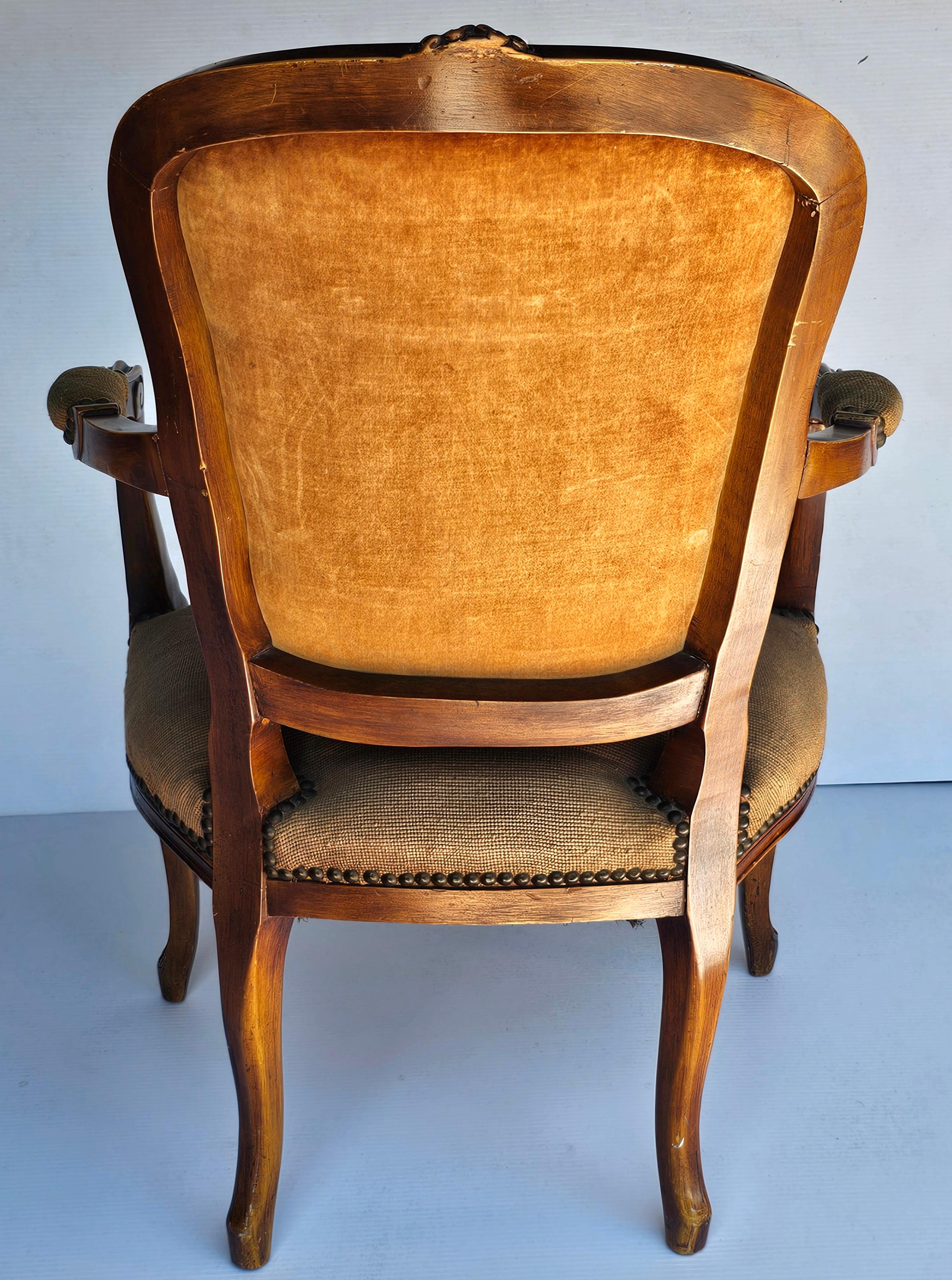 Sillón de Aguja Tapizado Estilo Provincial de Mediados de Siglo en Bueno estado para la venta en Germantown, MD