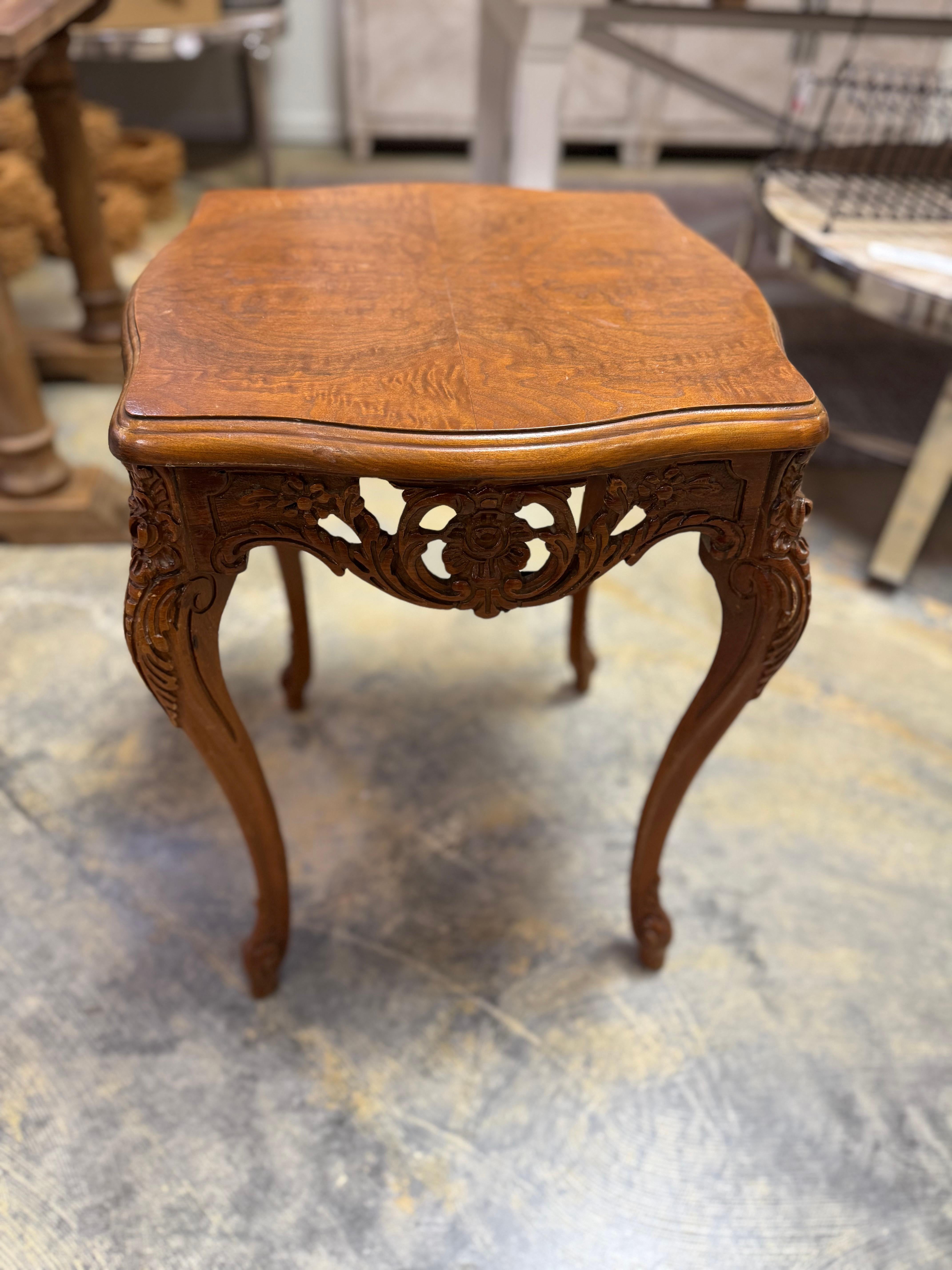 20ième siècle Tables d'appoint provisoires du milieu du siècle Hand Made en vente