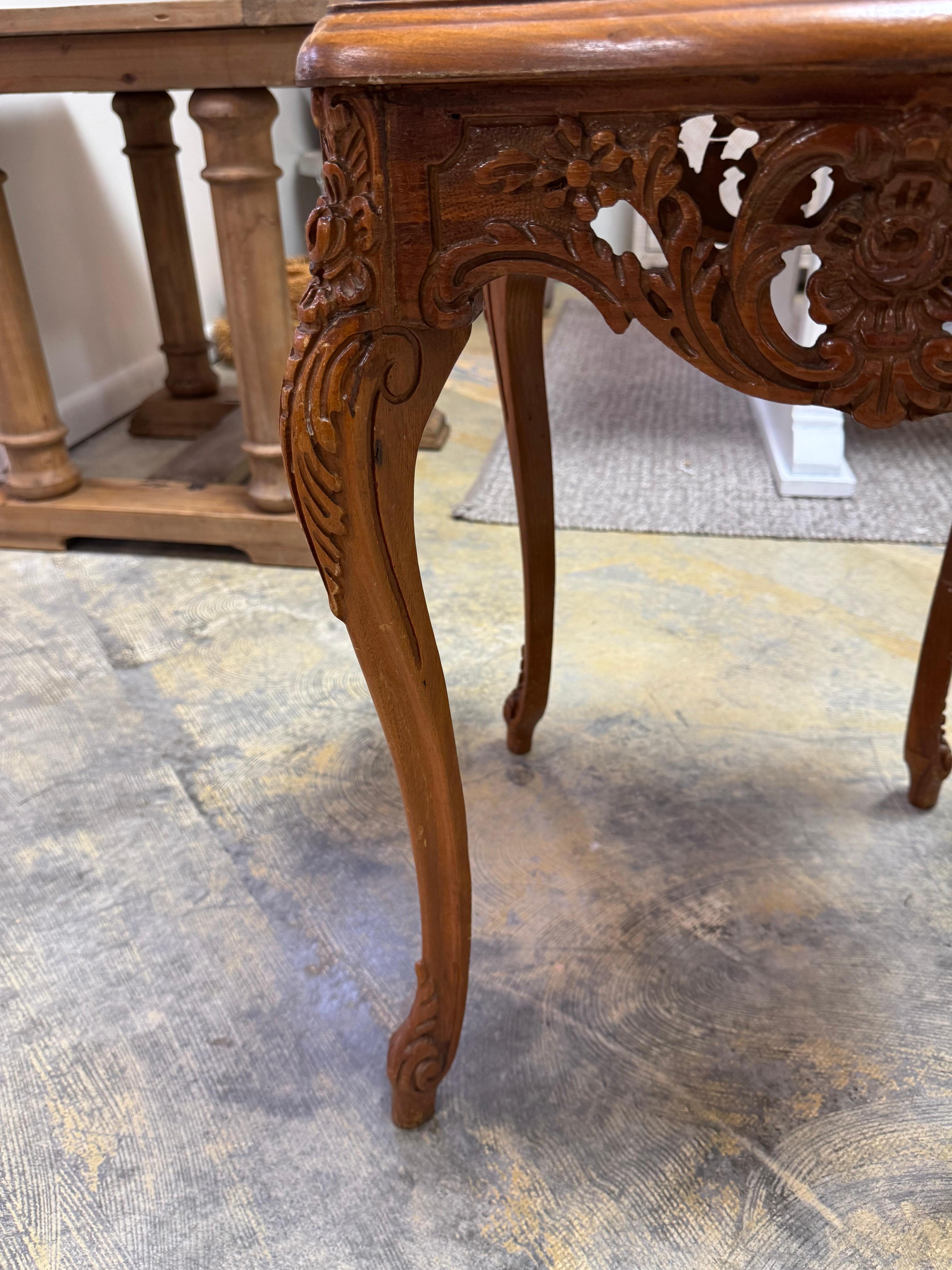 Bois Tables d'appoint provisoires du milieu du siècle Hand Made en vente