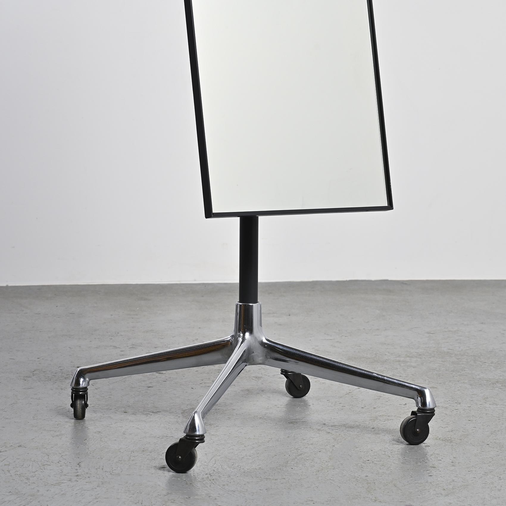 Miroir Psyché du milieu du siècle par Charles et Ray Eames pour Vitra, vers 1969 3