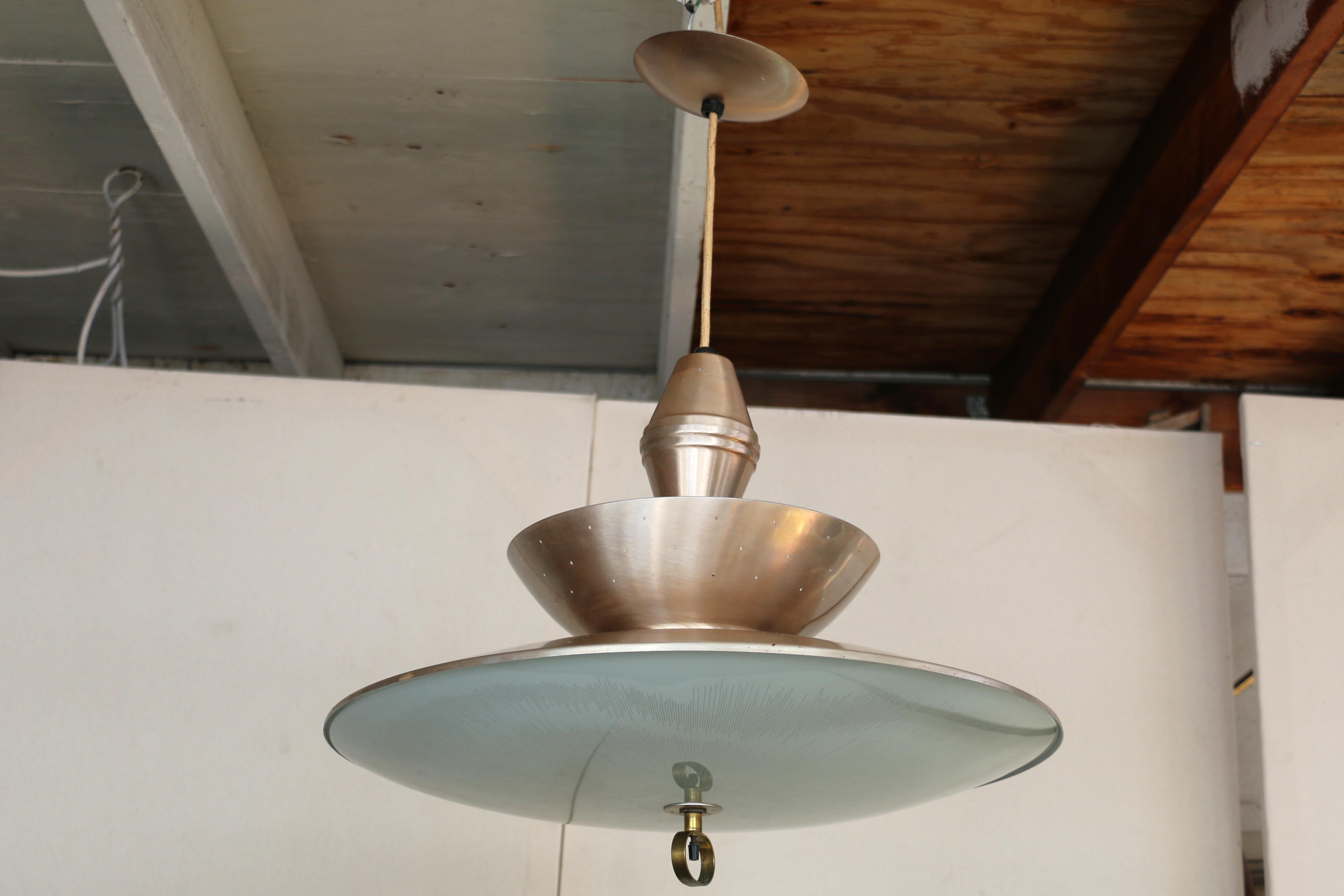 Mid Century Pull Down Pendelleuchte (Messing) im Angebot