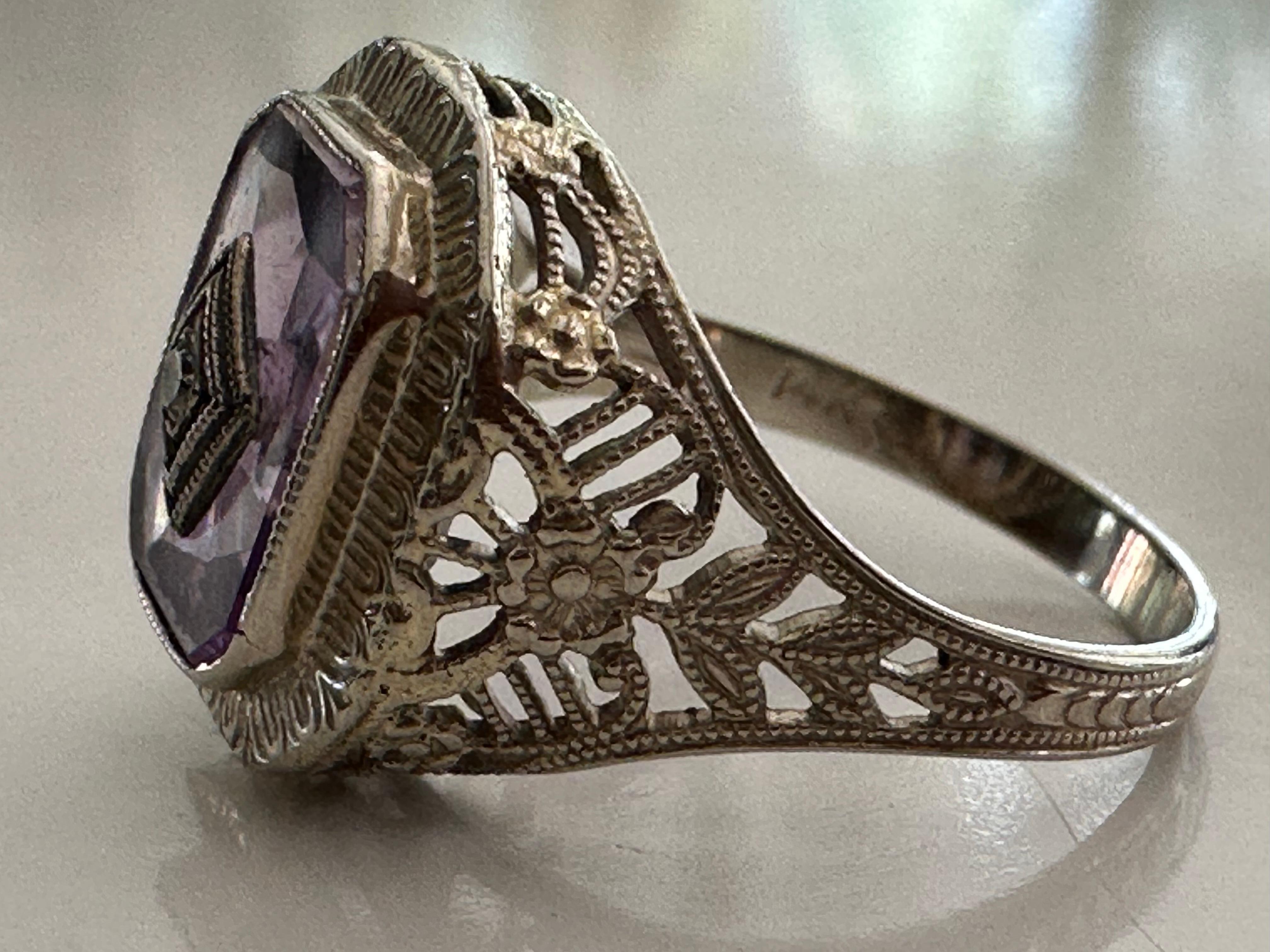 Midcentury Purple Amethyst and Diamond Filigree Ring In Good Condition For Sale In Denver, CO