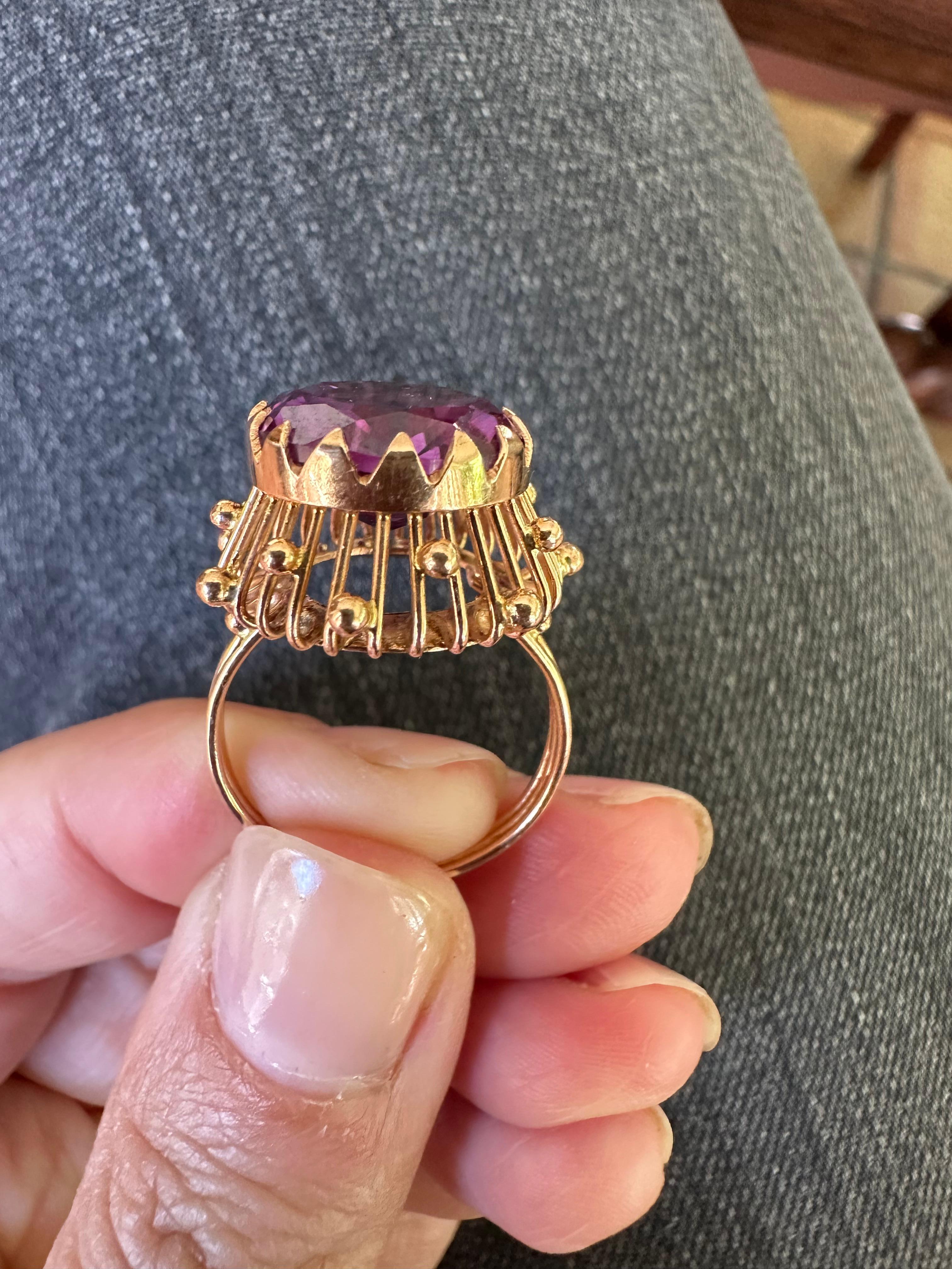 Mid-Century Purple Synthetic Sapphire and Yellow Gold Cocktail Ring  For Sale 6