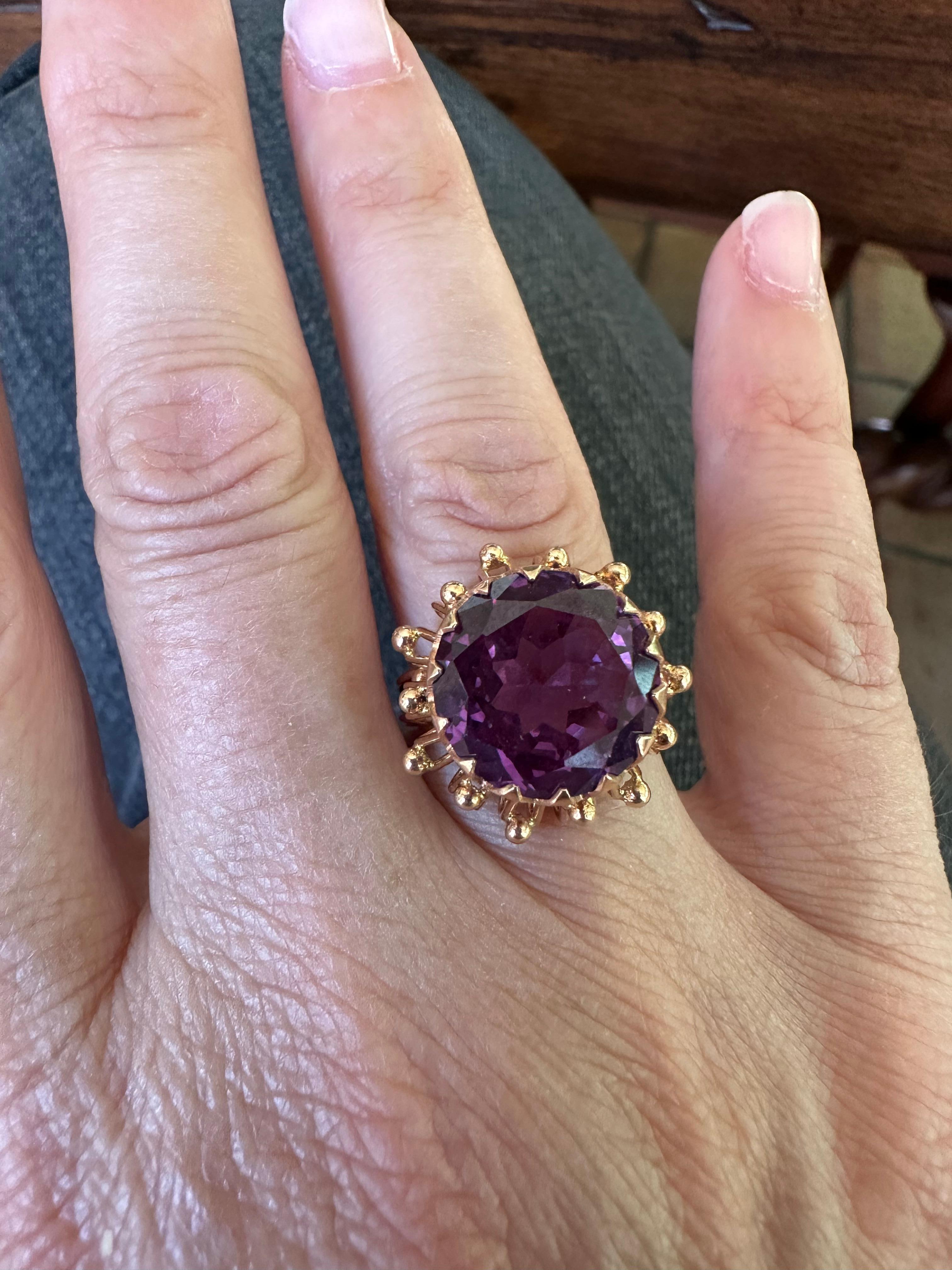 Mid-Century Purple Synthetic Sapphire and Yellow Gold Cocktail Ring  For Sale 7
