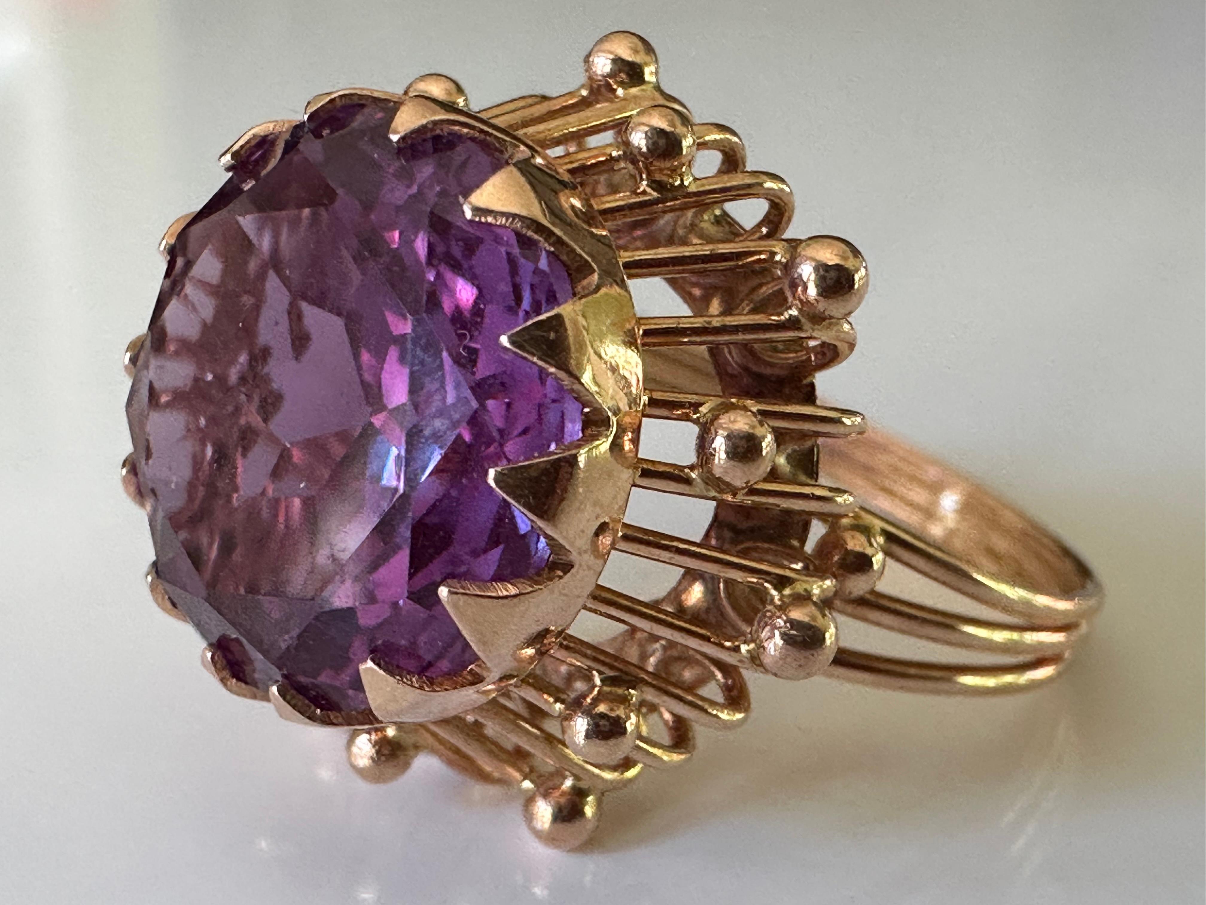 Round Cut Mid-Century Purple Synthetic Sapphire and Yellow Gold Cocktail Ring  For Sale