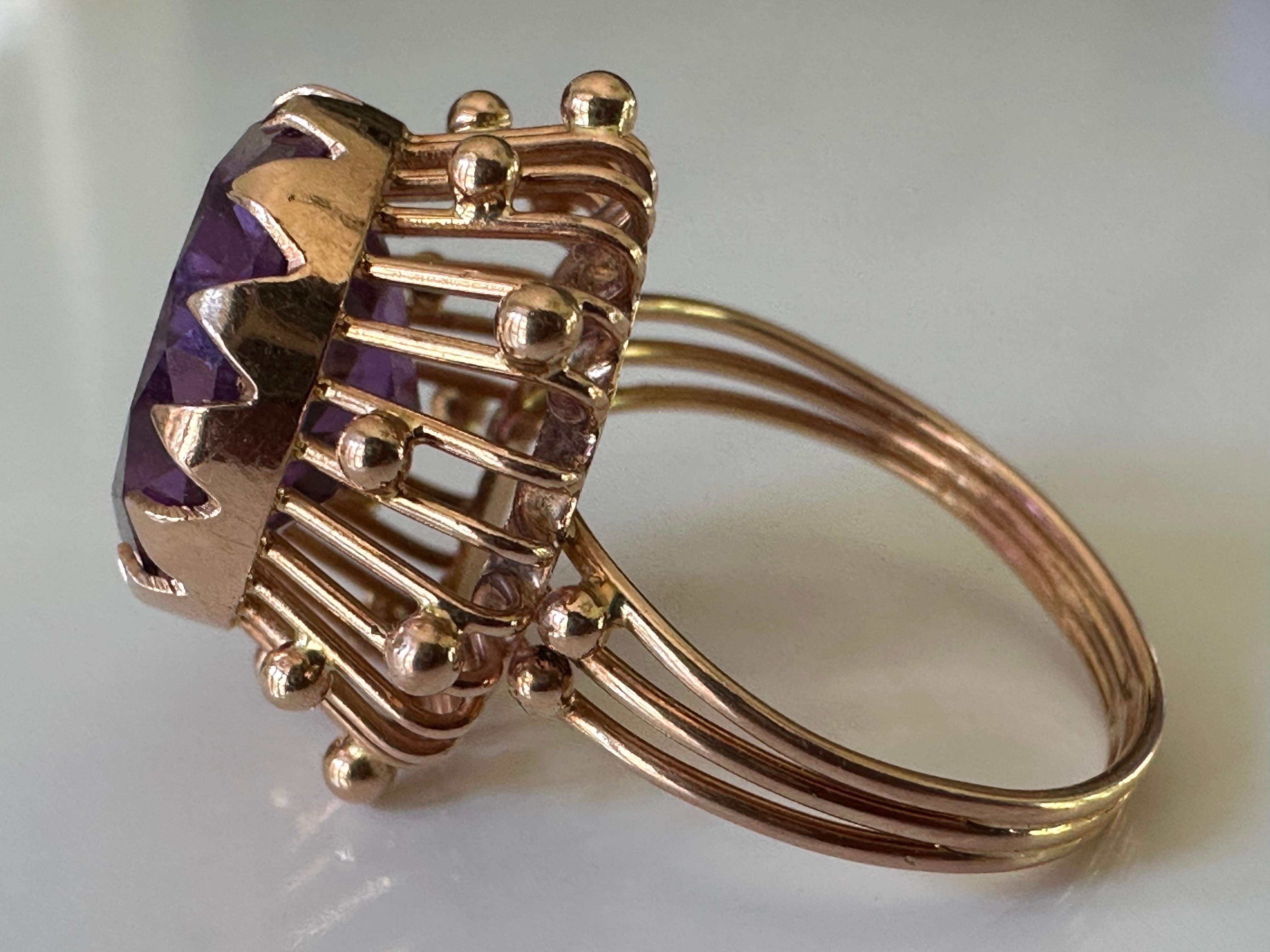 Mid-Century Purple Synthetic Sapphire and Yellow Gold Cocktail Ring  In Good Condition For Sale In Denver, CO