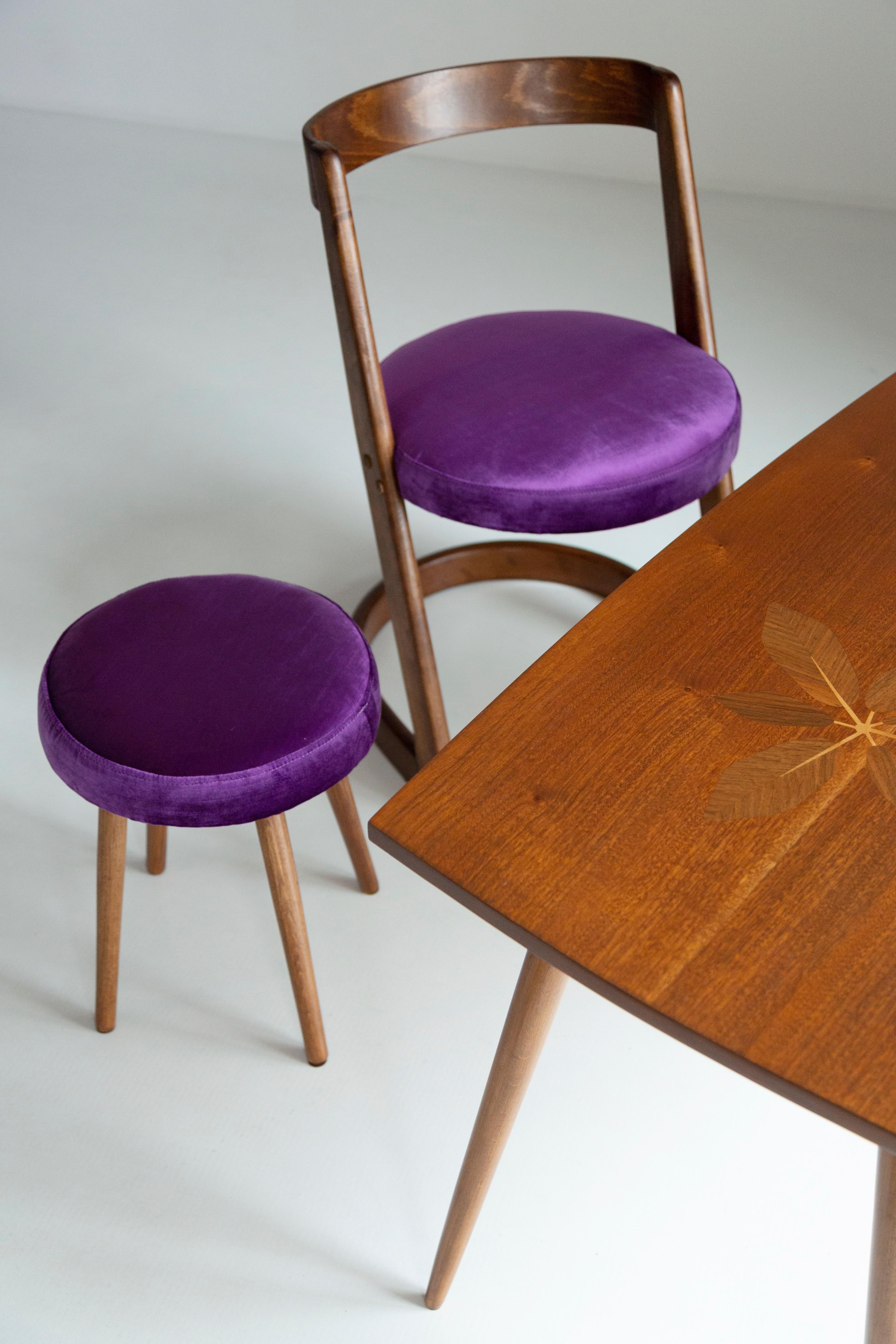 Halfa Chair designed by Baumann in the 1970s. 
In the catalogue of the avant-garde collection.
Made from 5 pieces of Doubs beech.

Made of beechwood. Chair is after a complete upholstery renovation, the woodwork has been refreshed. Seat is